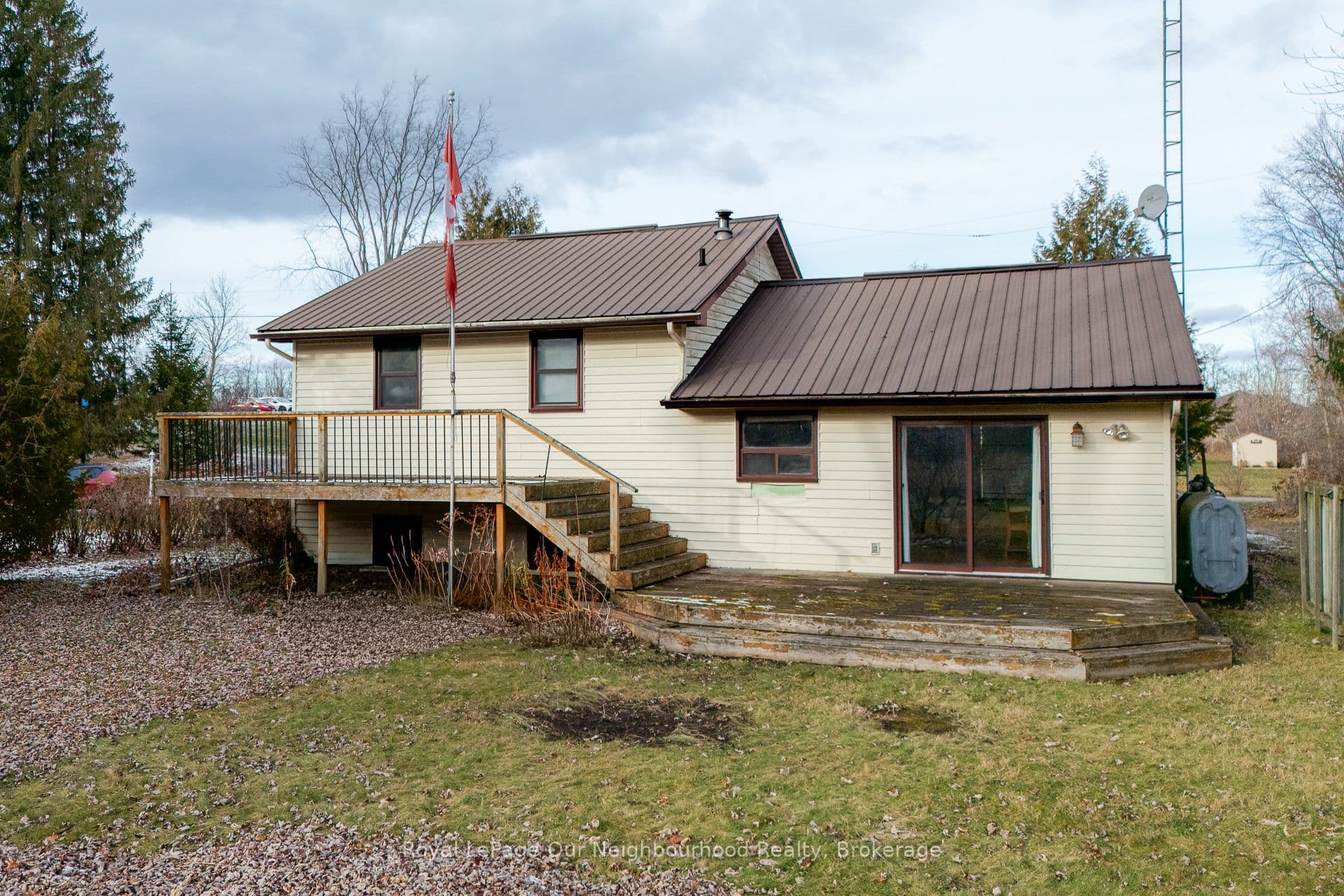 25 River Road W — photo 1