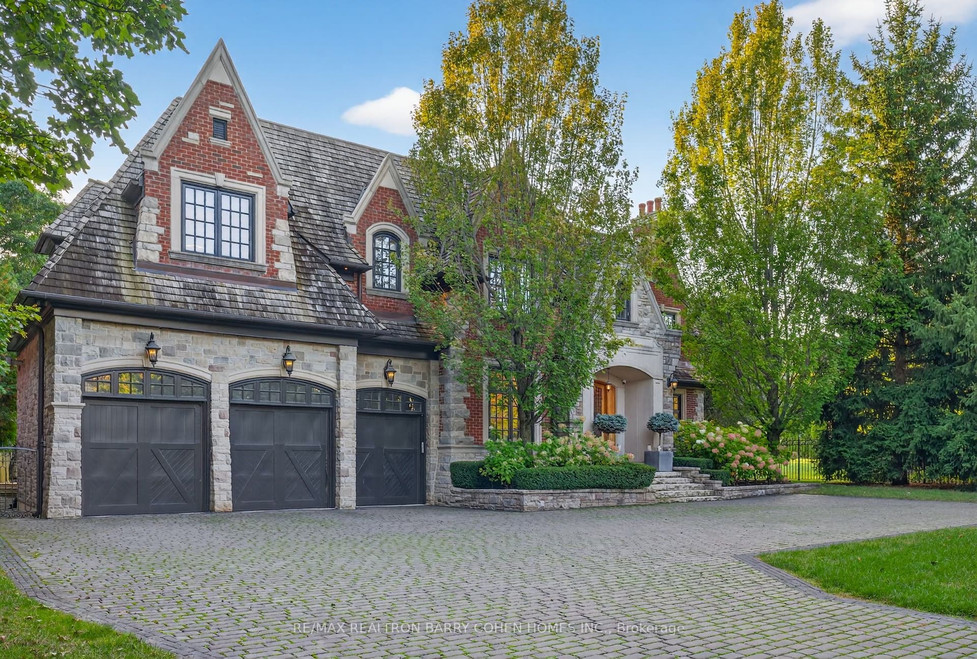 76 Arjay Crescent — photo 1