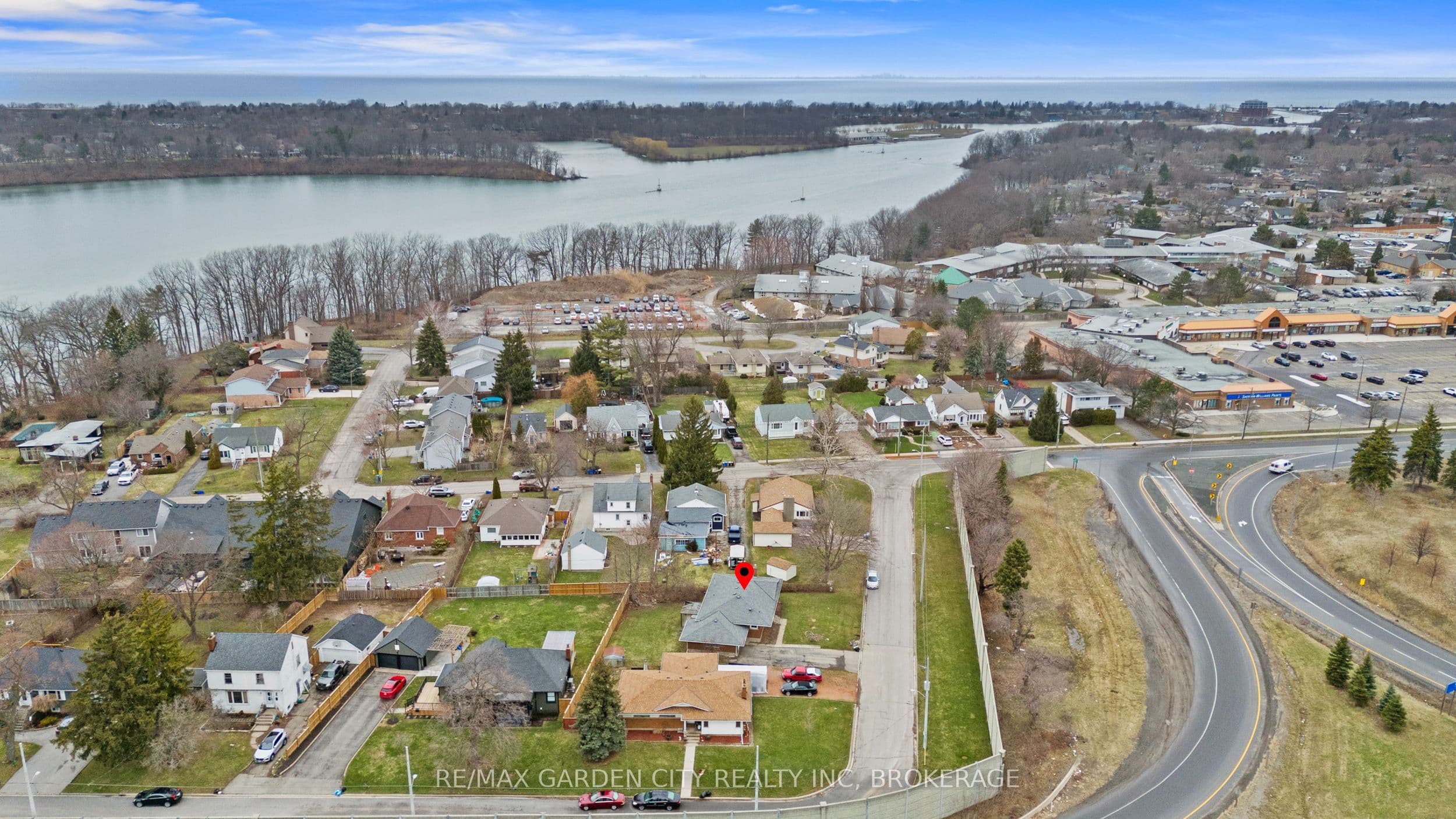 1 GLADMAN Avenue — photo 1