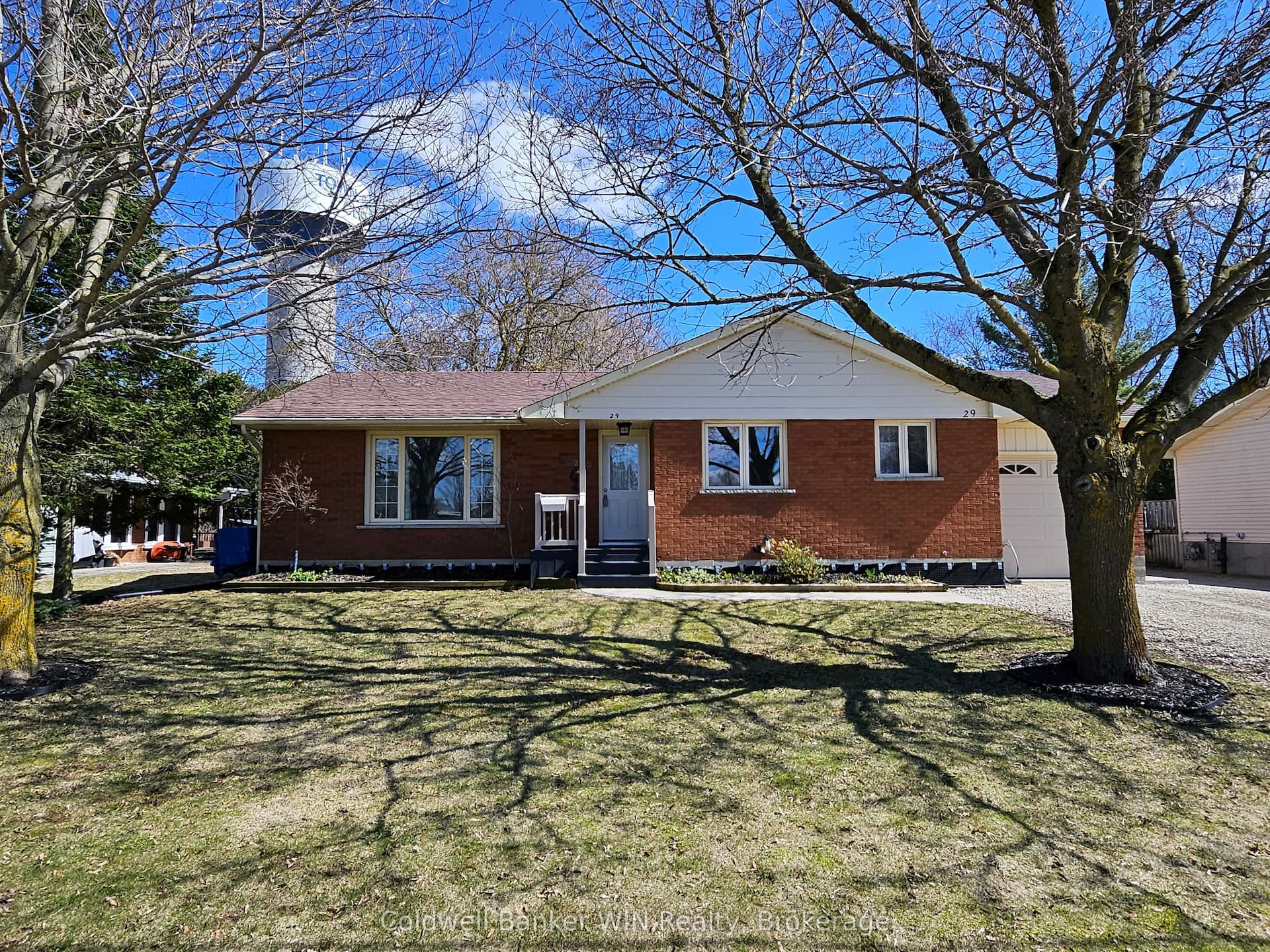 29 John Street W — photo 1