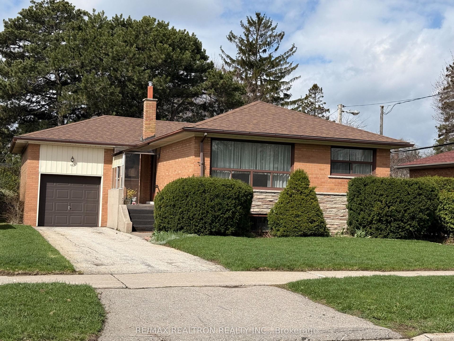 162 Broadlands Boulevard — photo 1