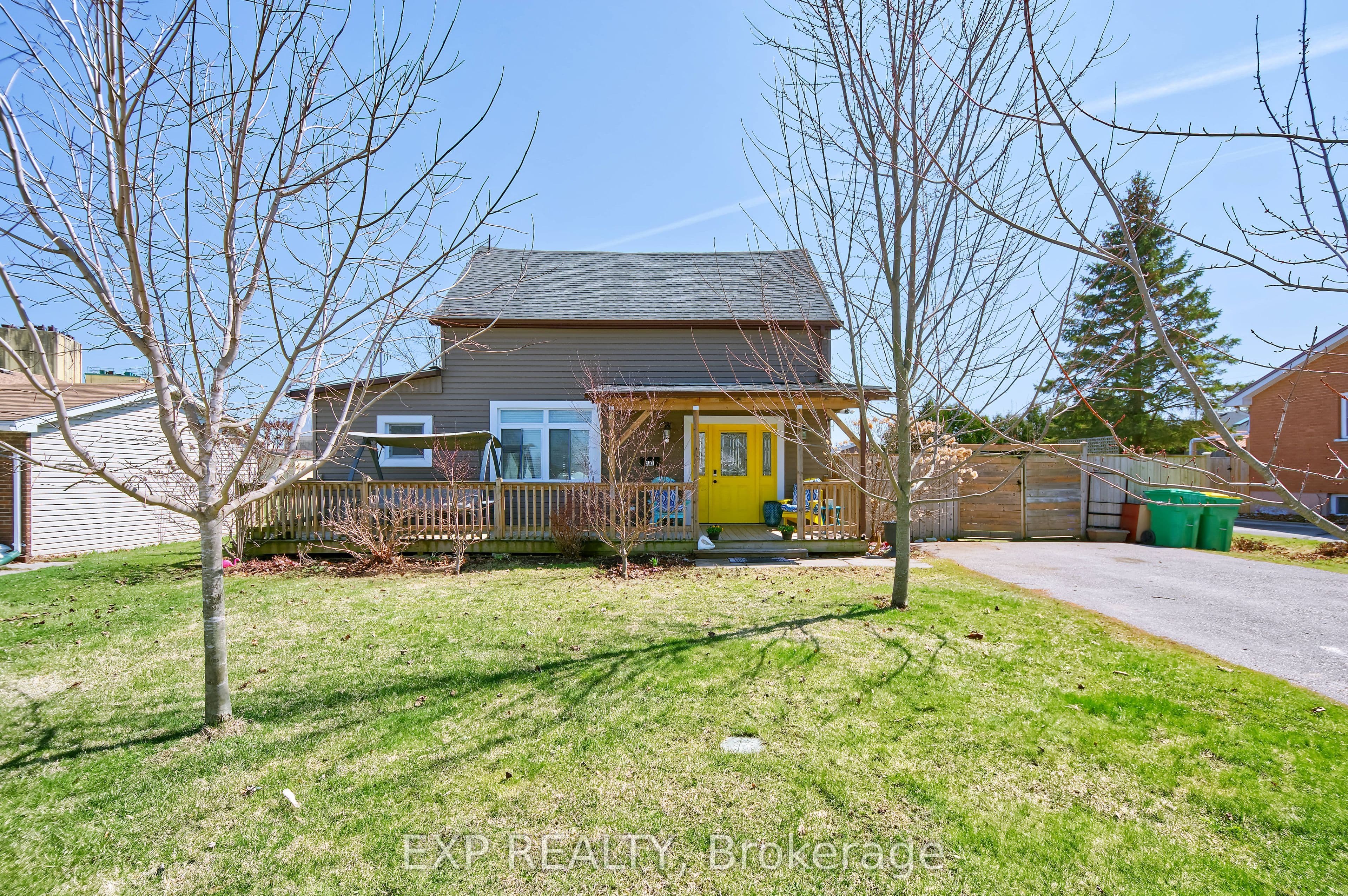 203 McKellar Street — photo 1