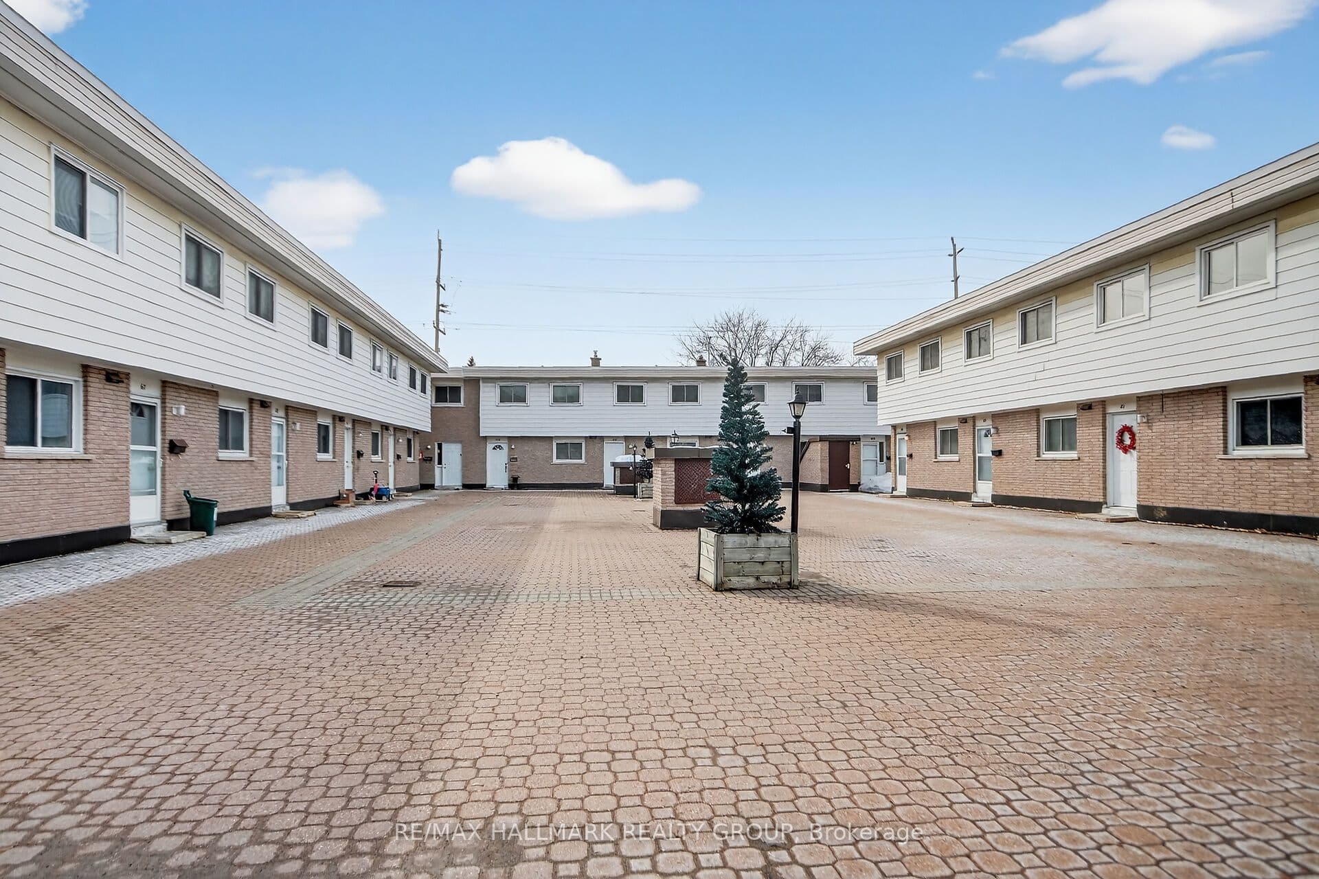 427 Moodie Drive — photo 1