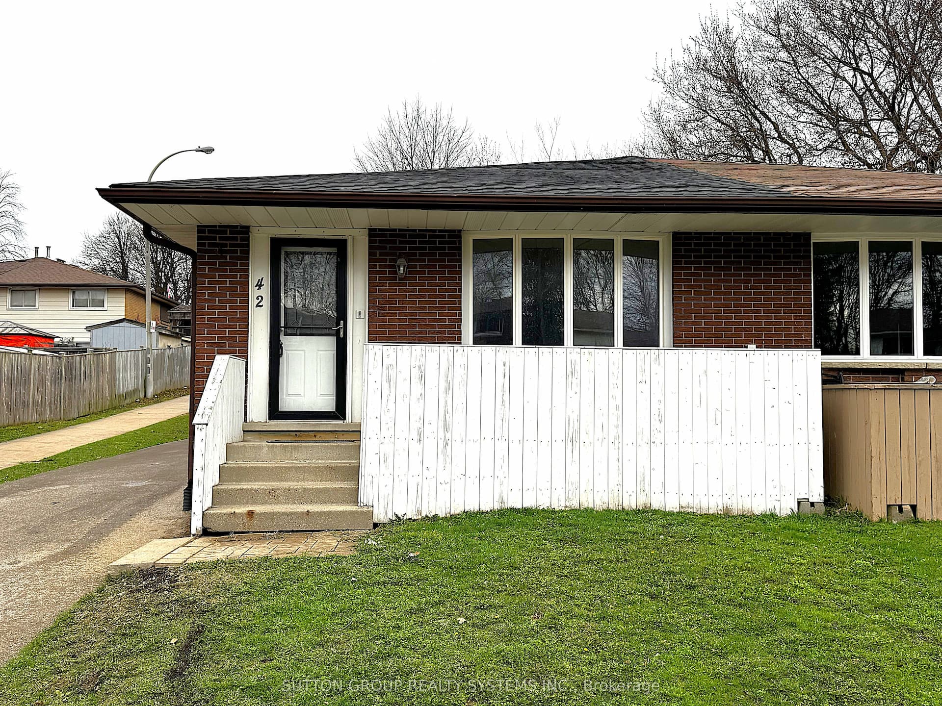 42 Ingleside Drive — photo 1