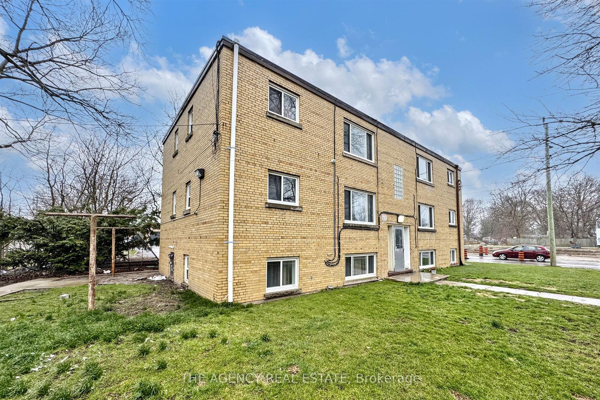 63 Wellington Road 4 #4 — photo 1