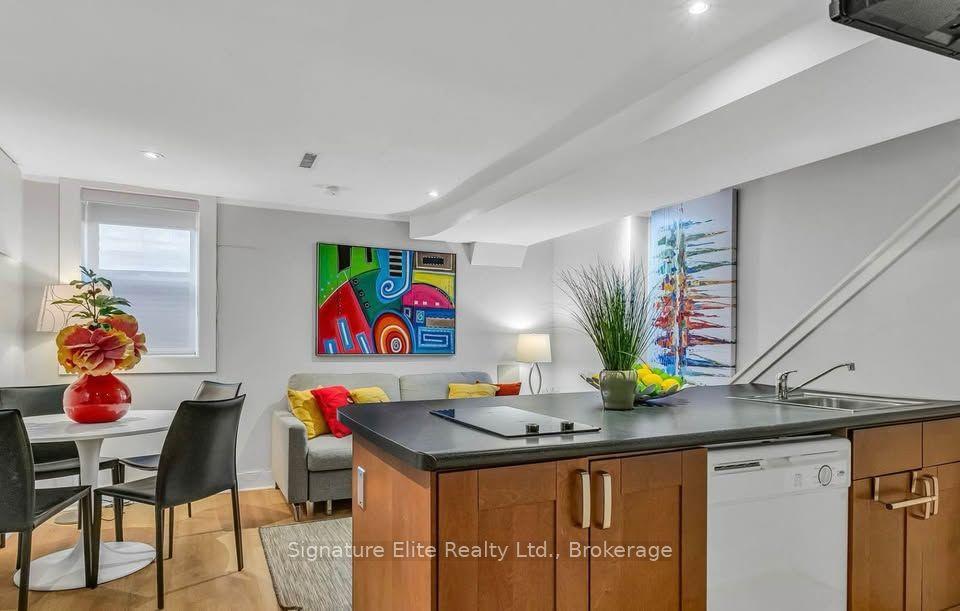 264 Howland Avenue Bsmt #Bsmt — photo 1