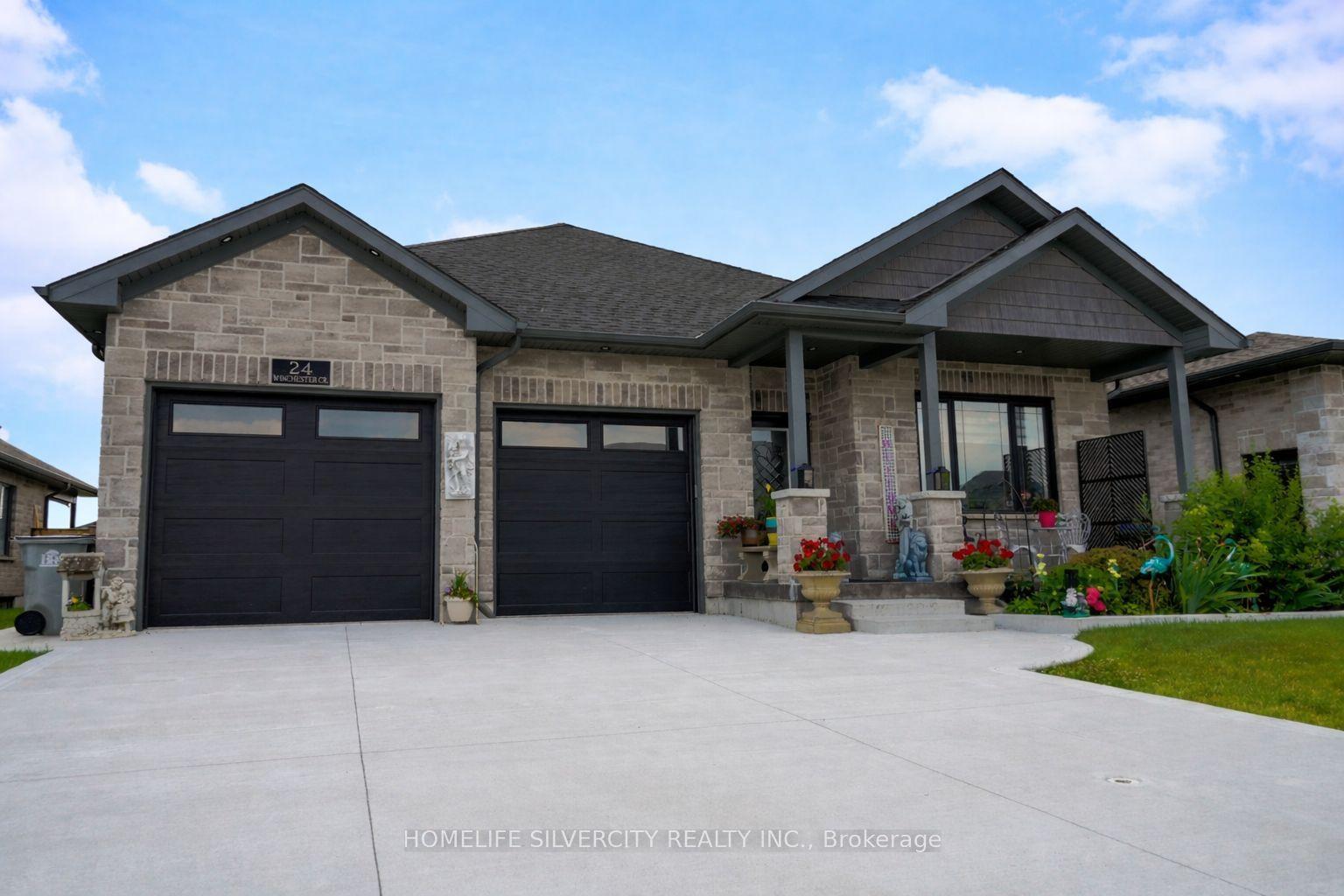 24 Winchester Crescent — photo 1