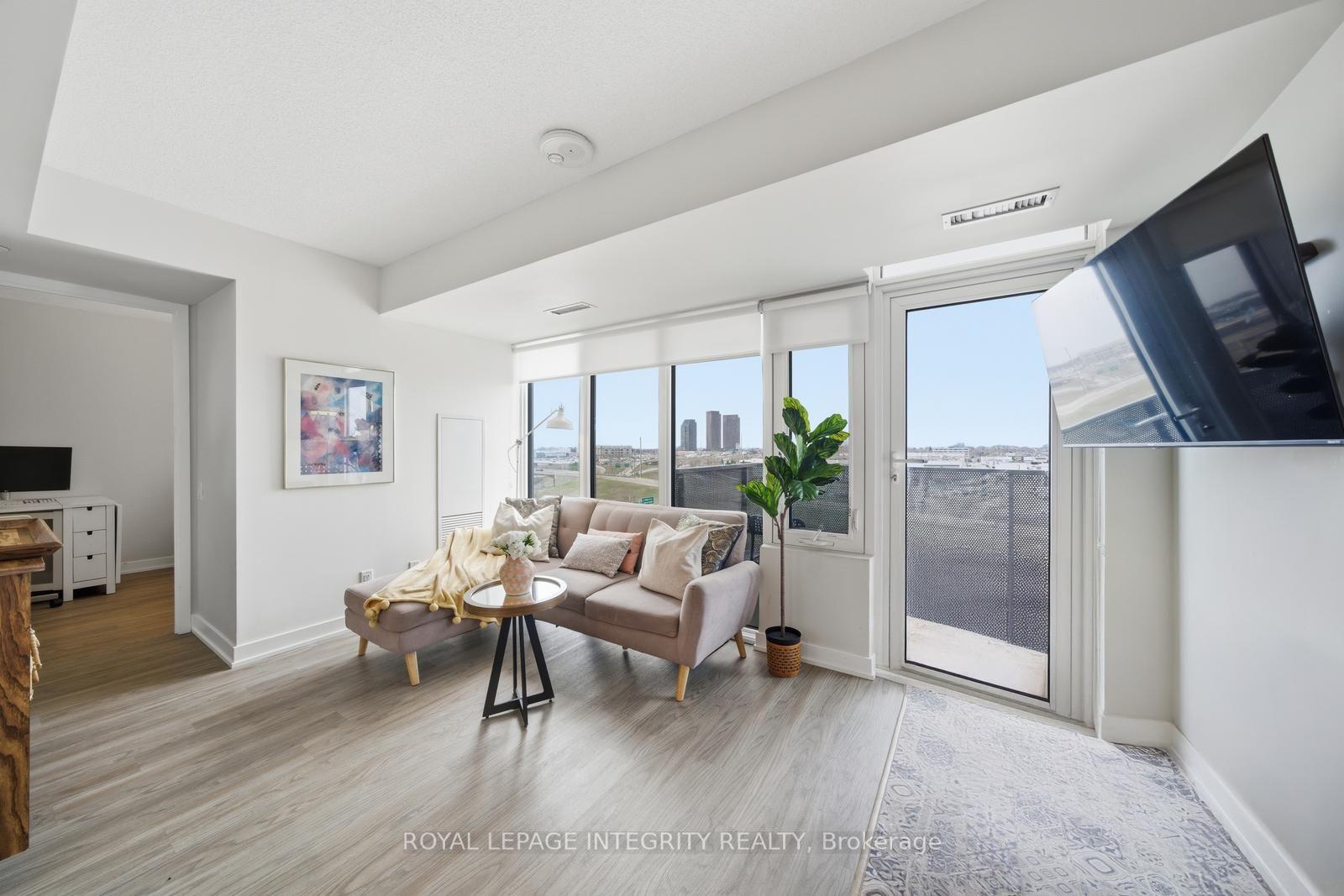 38 Monte Kwinter Court 807 #807 — photo 1