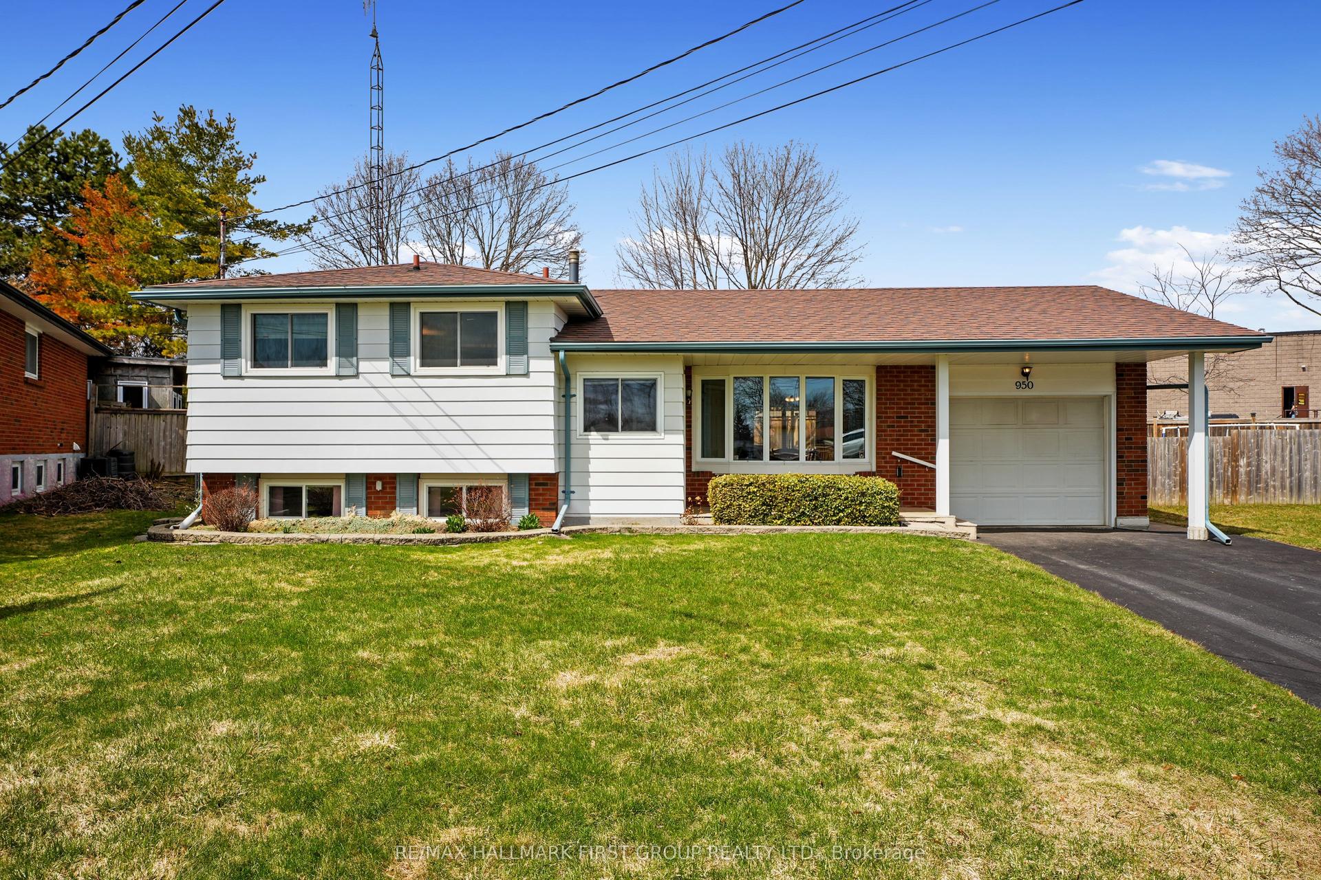 950 Curtis Crescent — photo 1