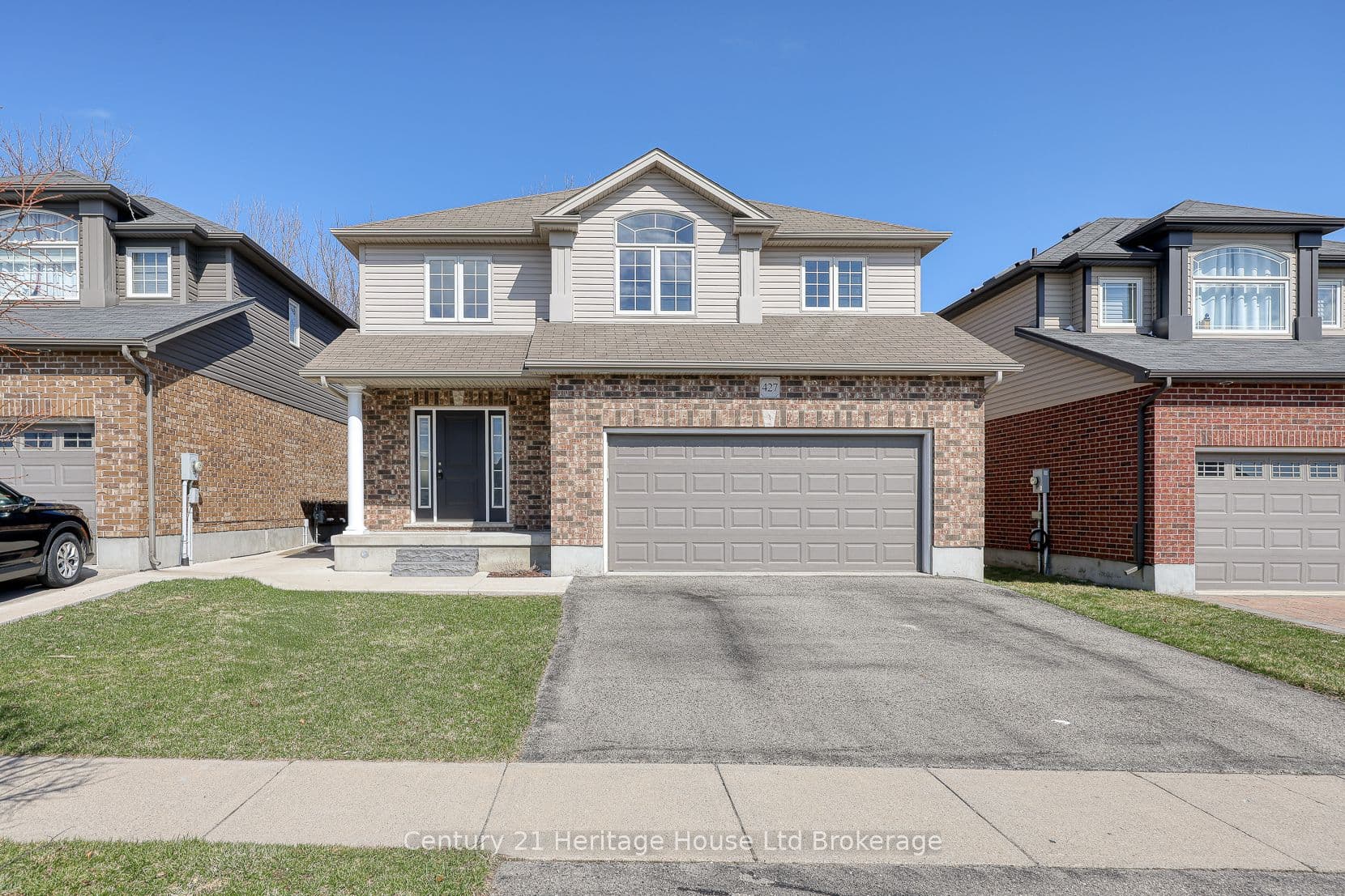 427 Champlain Avenue — photo 1