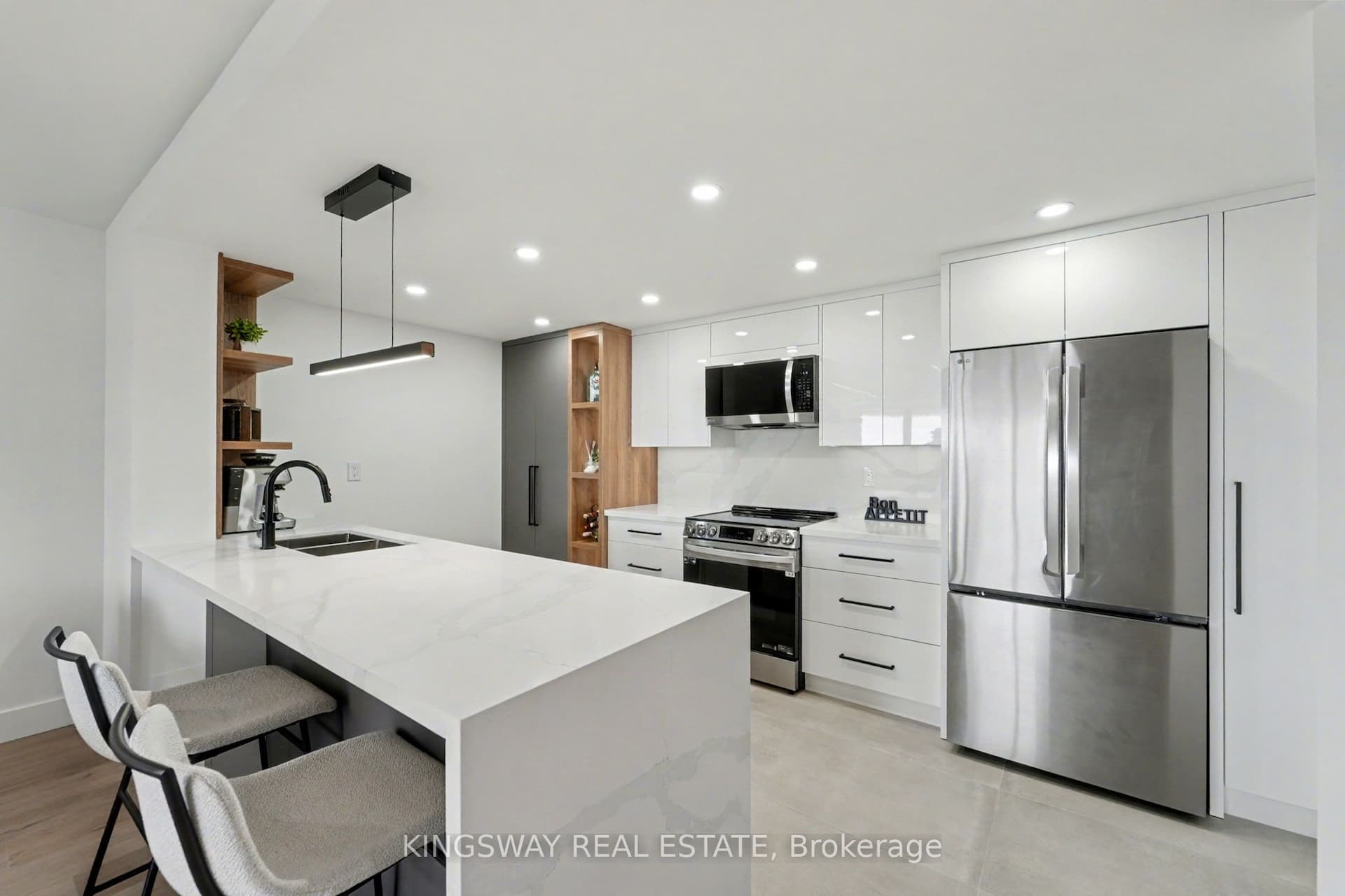 7420 Bathurst Street 712 #712 — photo 1