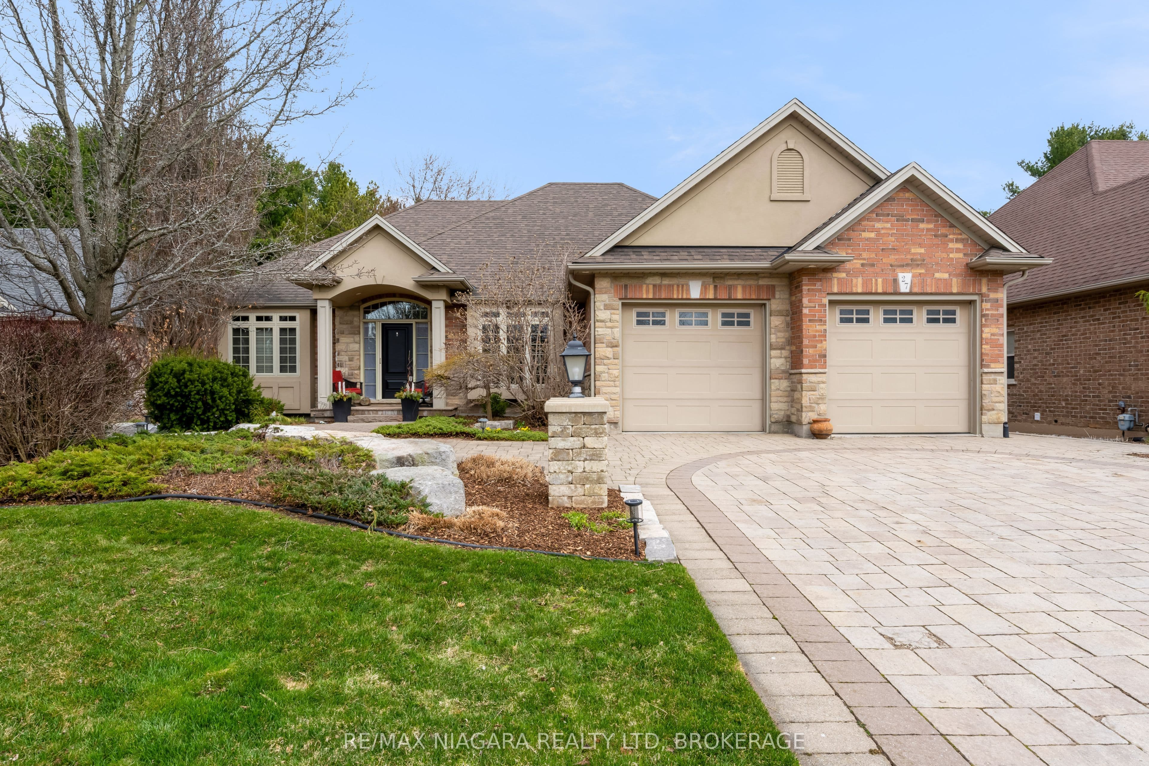 27 Martha Court — photo 1