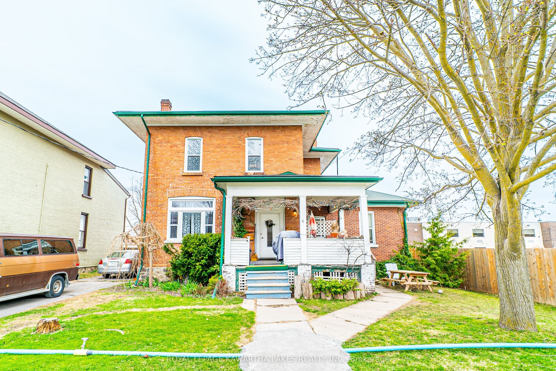 6 Glenelg Street W — photo 1