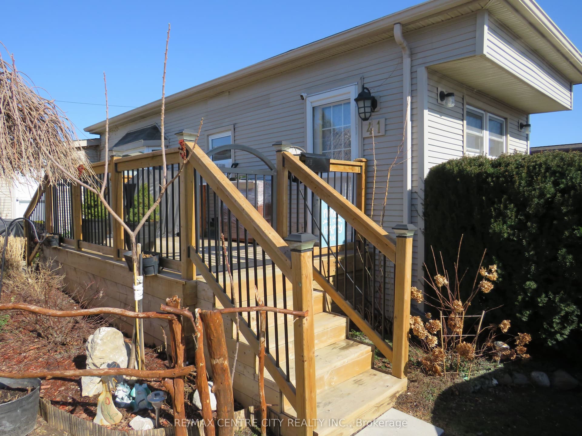 2189 Dundas Street E 41 #41 — photo 1