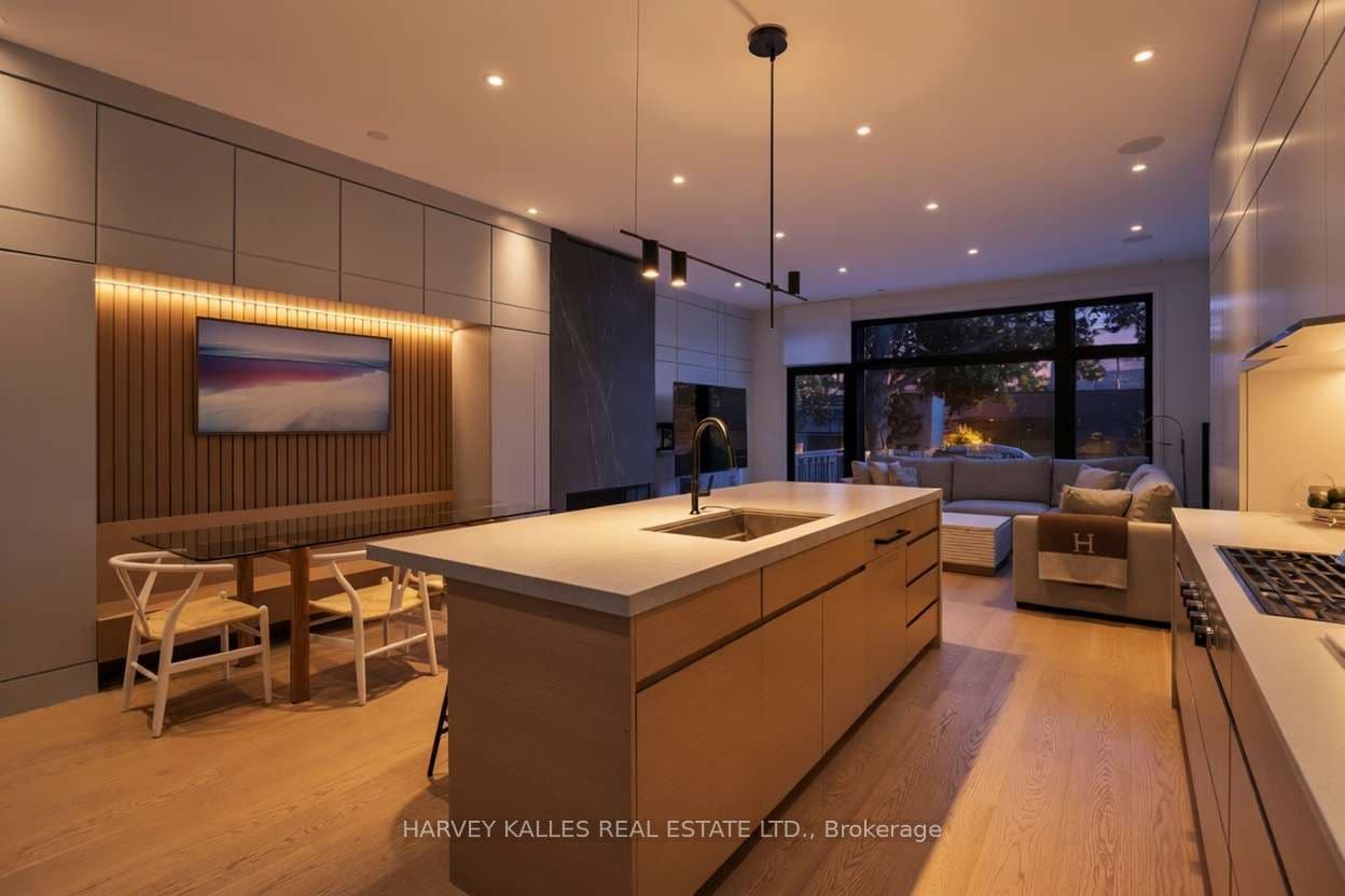 43 Summerhill Avenue — photo 1