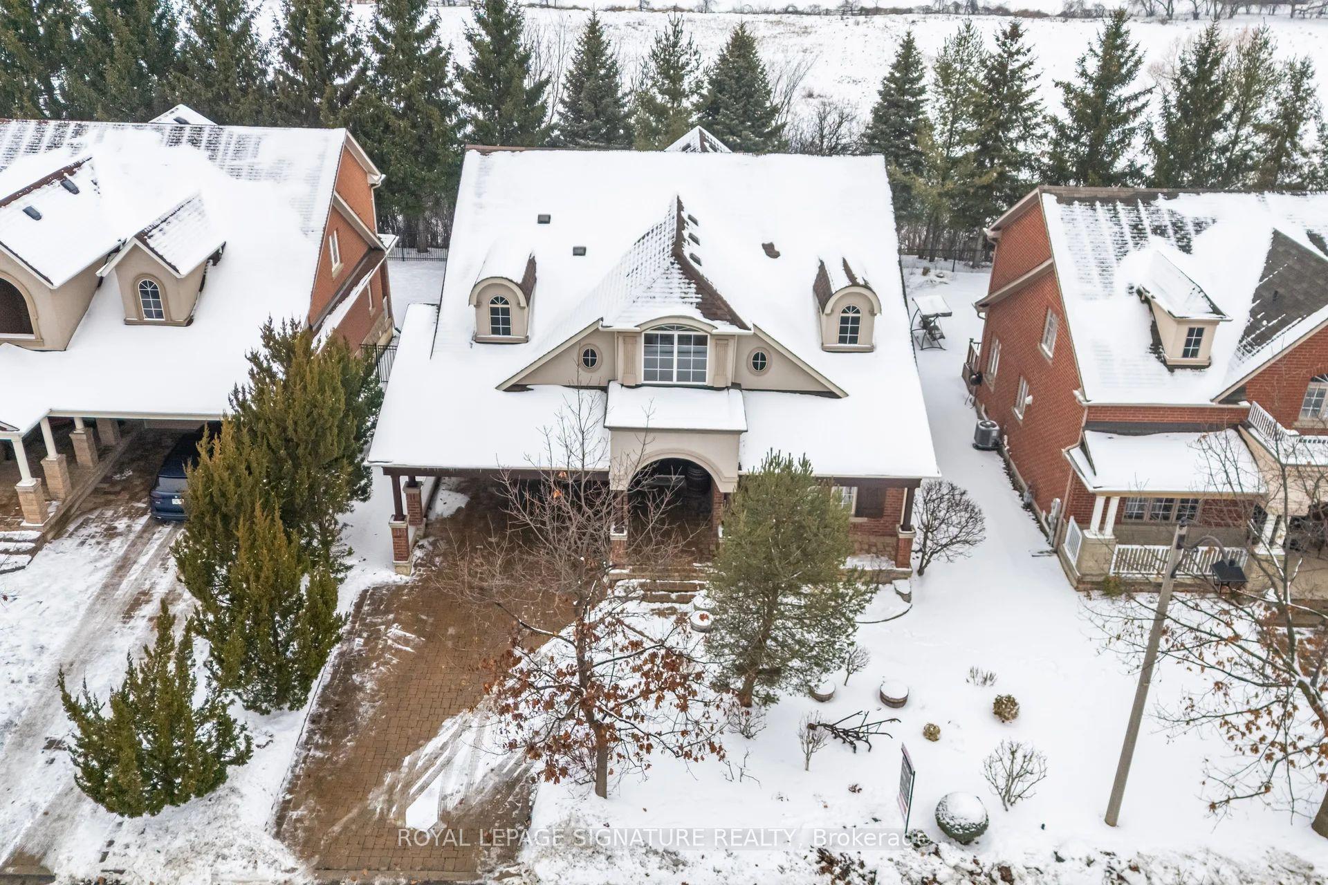 1592 Hallstone Road — photo 1