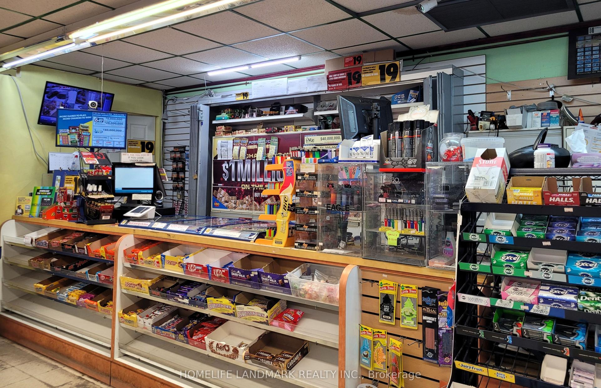 415 Main Street N — photo 1