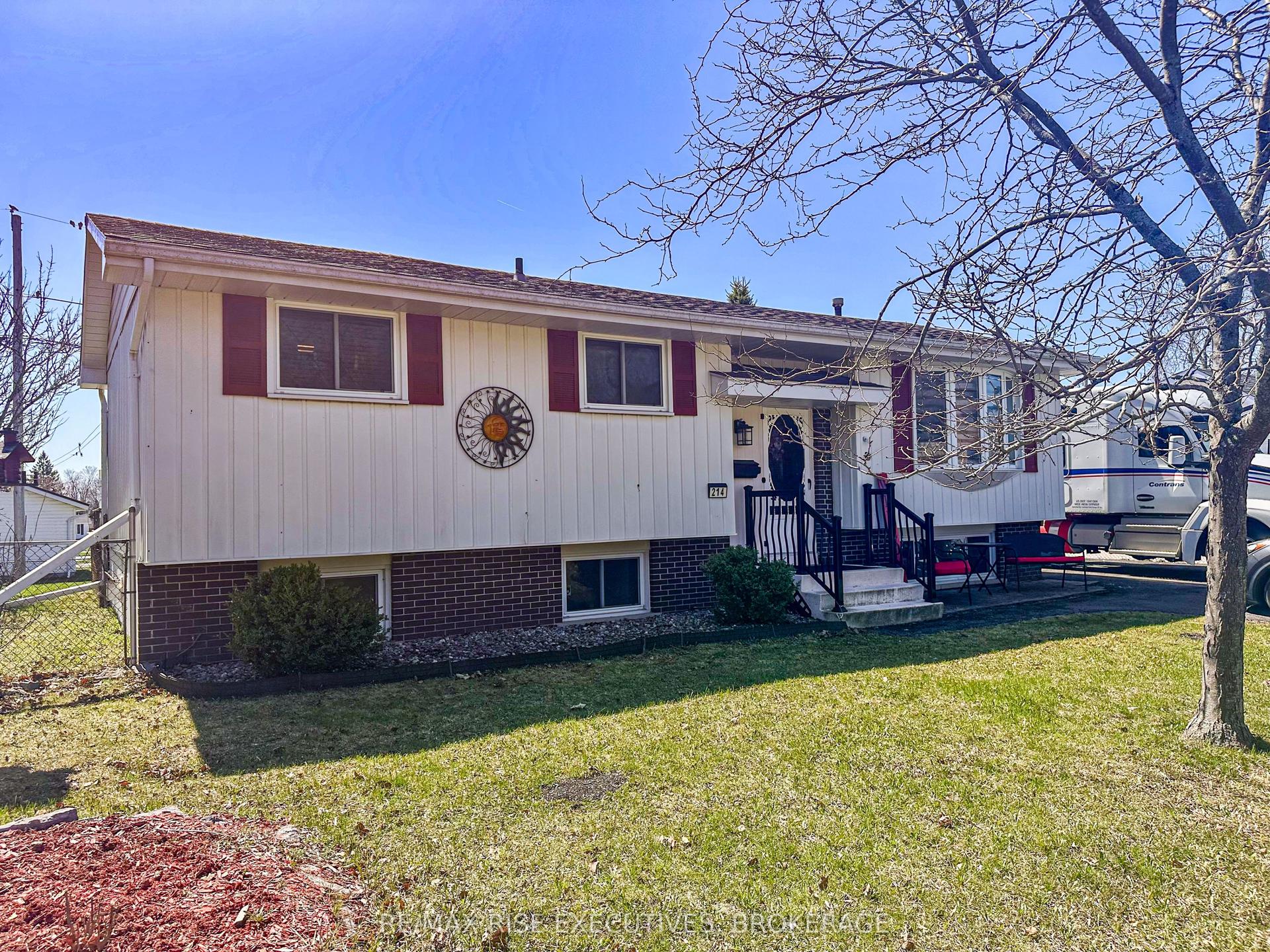 214 Amherst Drive — photo 1