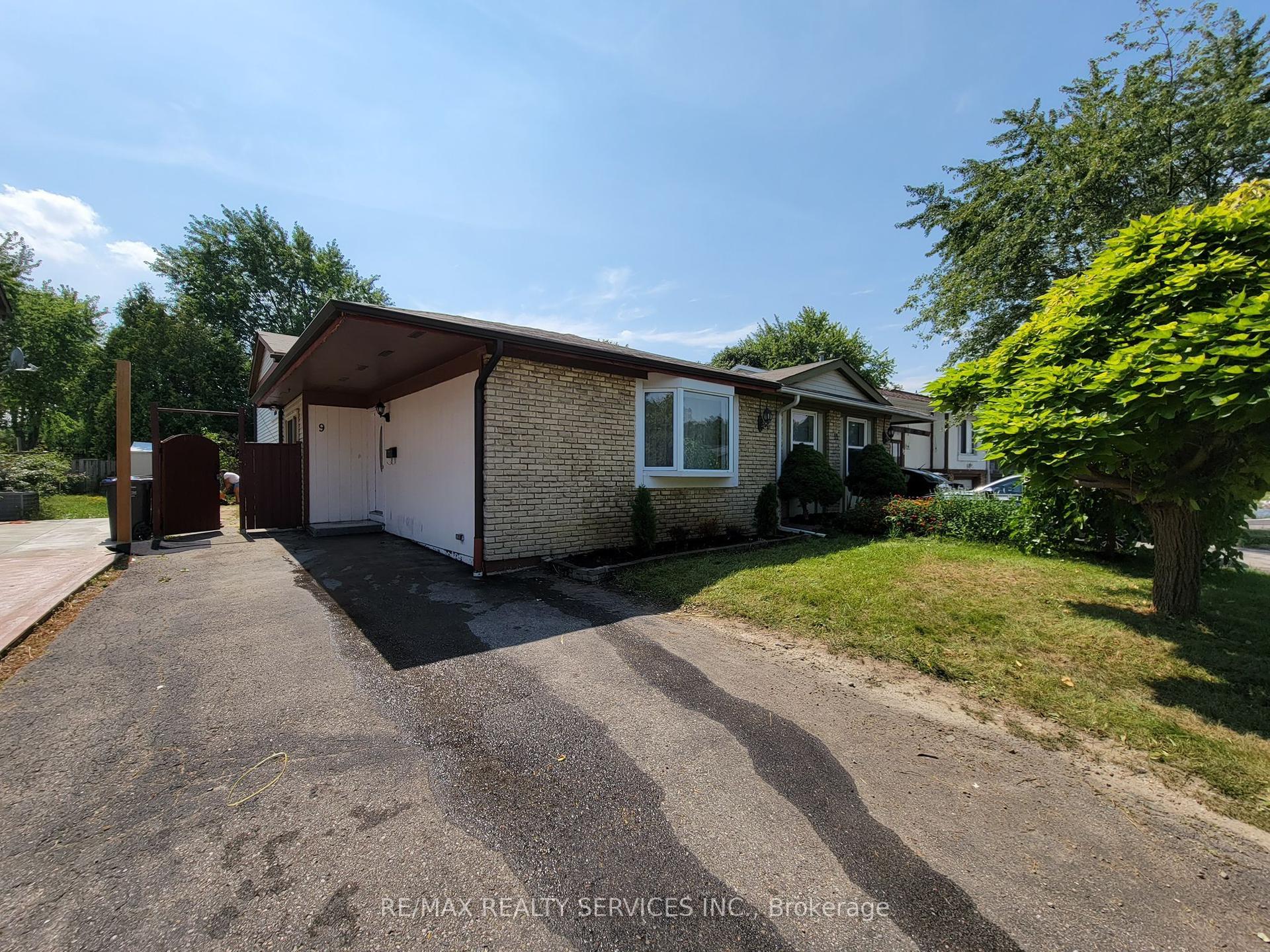 9 Bruce Beer Drive — photo 1