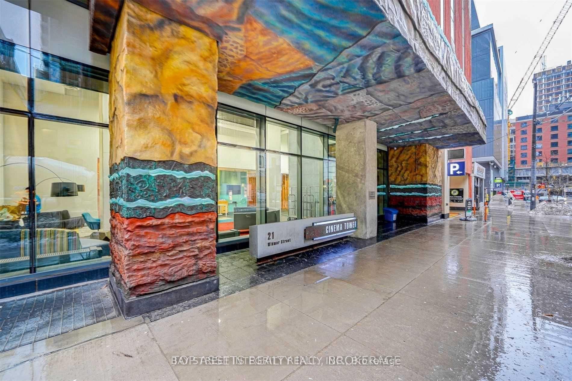 21 Widmer Street 4301 #4301 — photo 1