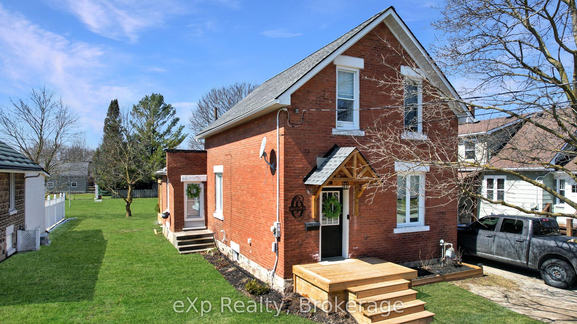 588 12th Avenue — photo 1