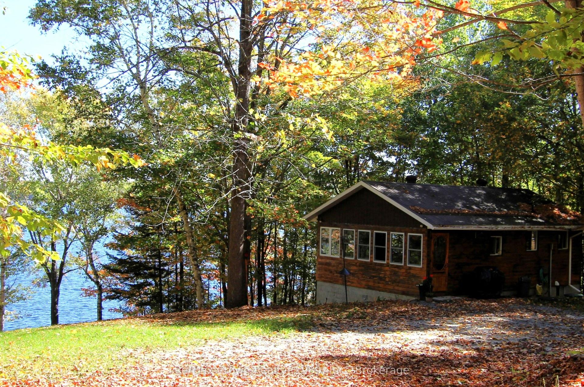 242 Everett Drive — photo 1