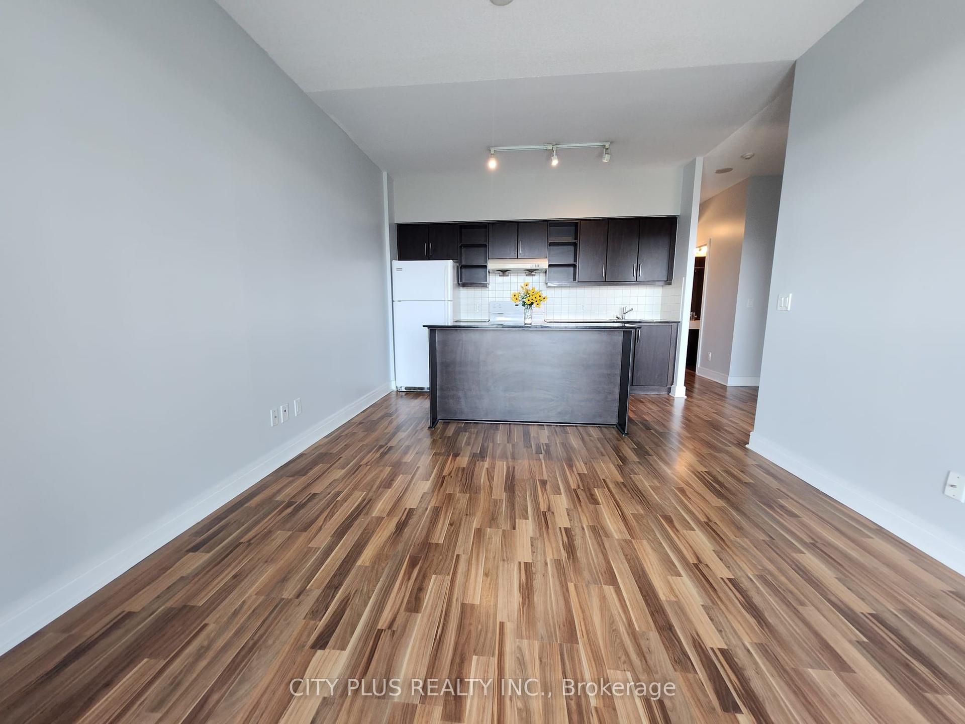 35 Brian Peck Crescent 513 #513 — photo 1