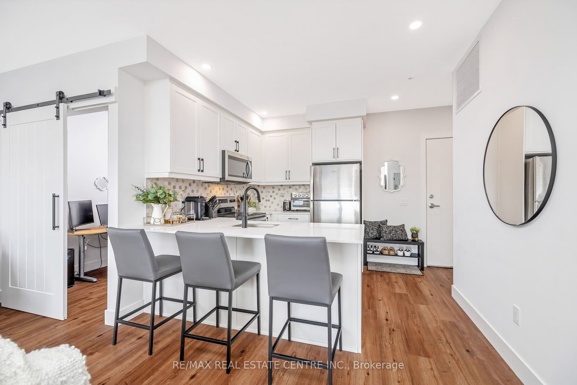 1000 Lackner Place — photo 1