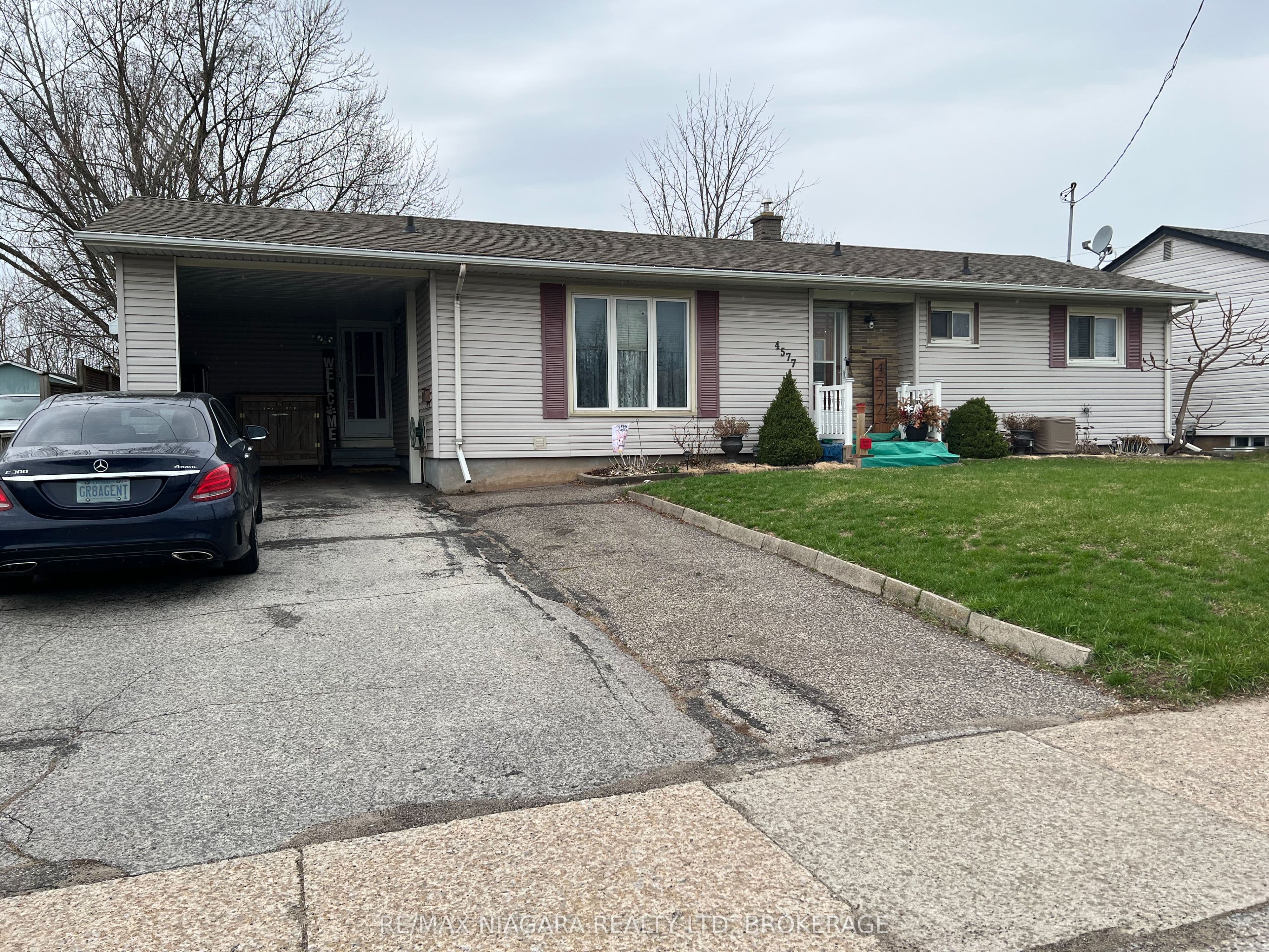 4577 Drummond Road — photo 1