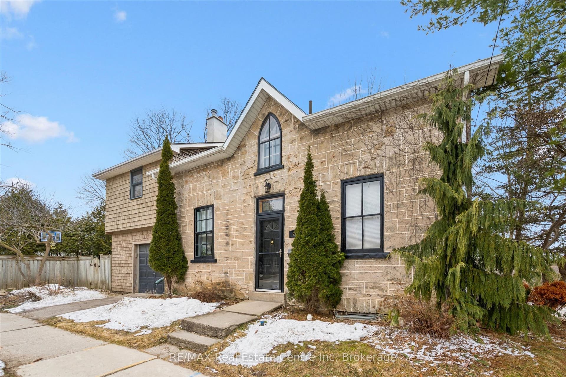 200 St George Street E — photo 1