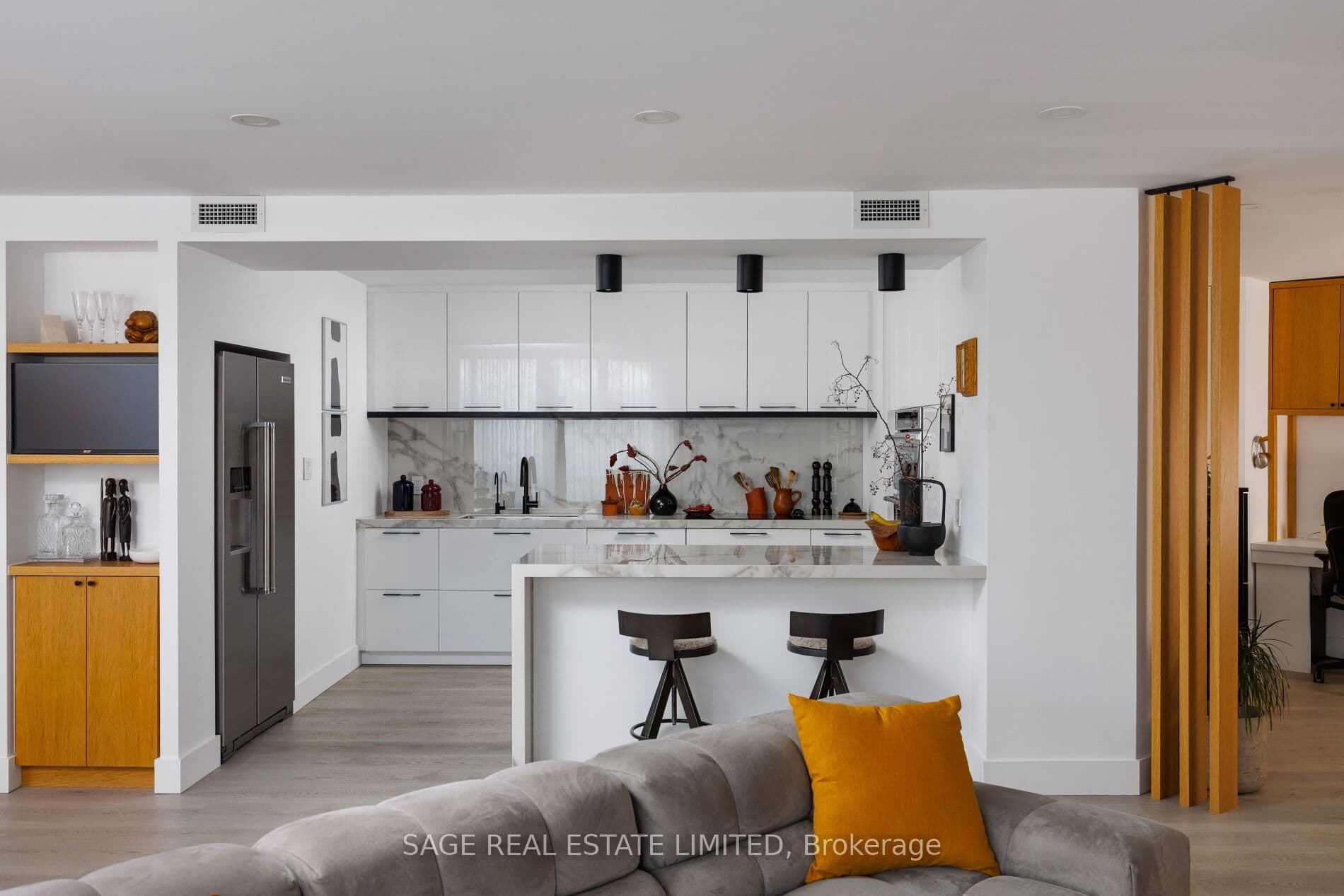 245 The Donway N/A W 311 #311 — photo 1