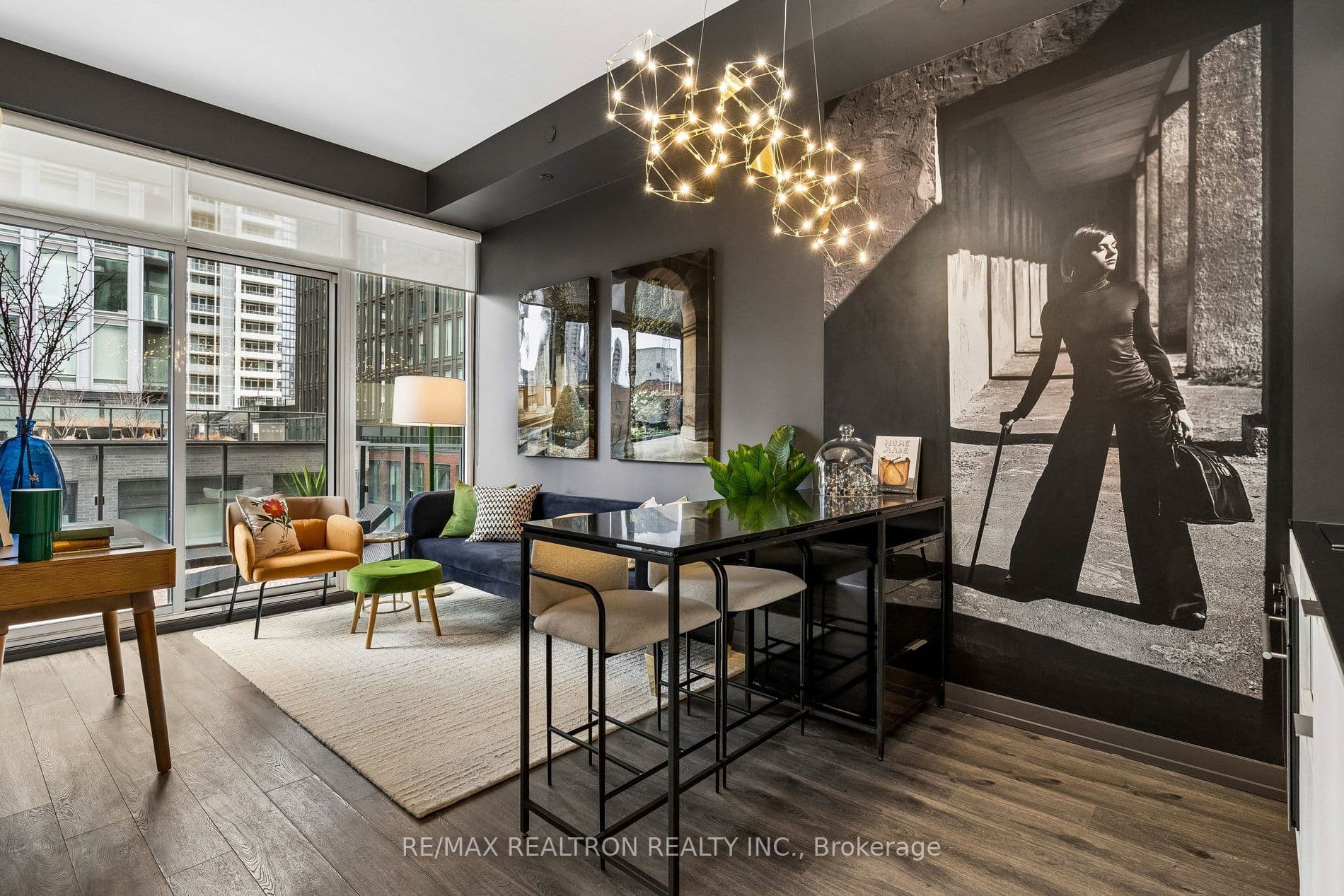 77 Shuter Street 905 #905 — photo 1