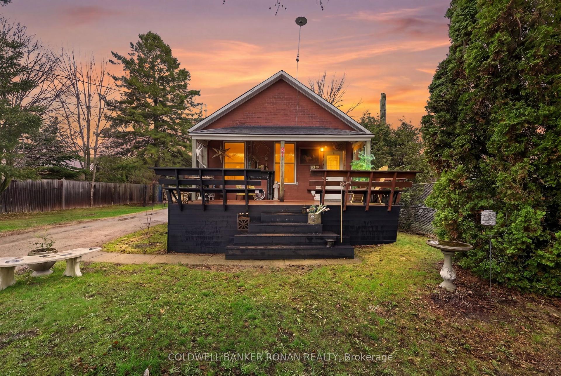 87 Wellington Street E — photo 1