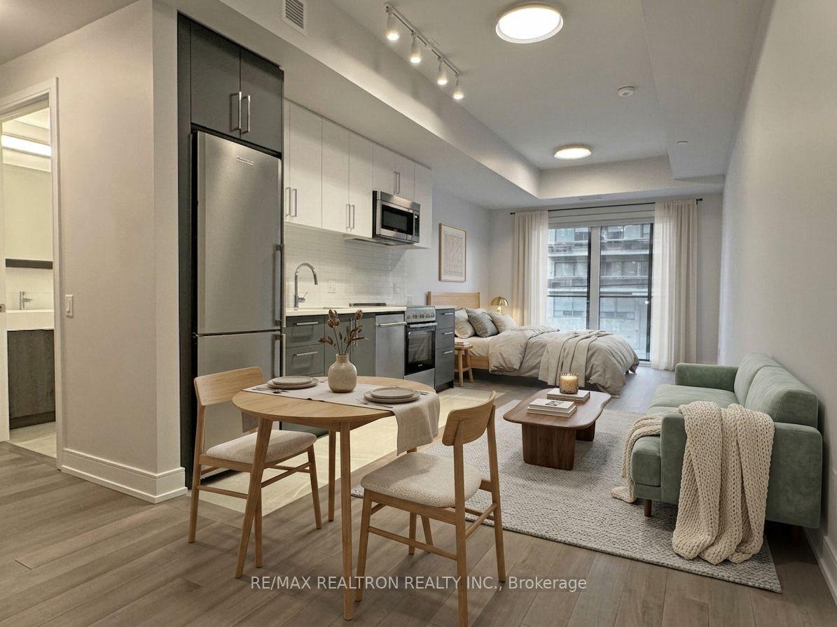 2525 Bathurst Street 202 #202 — photo 1