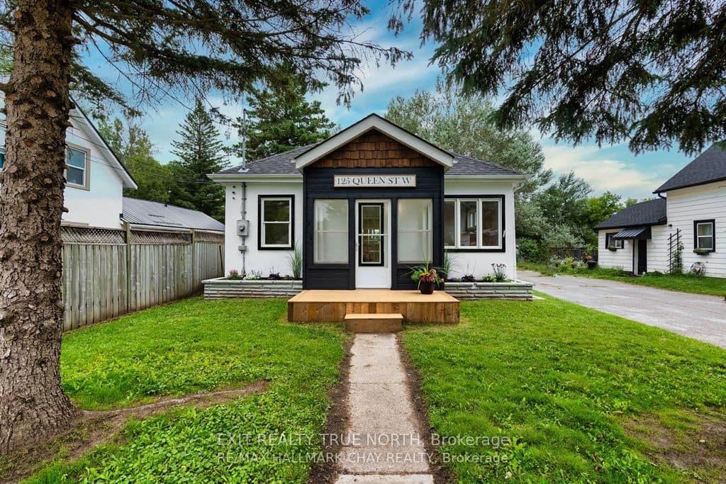 125 Queen Street W — photo 1