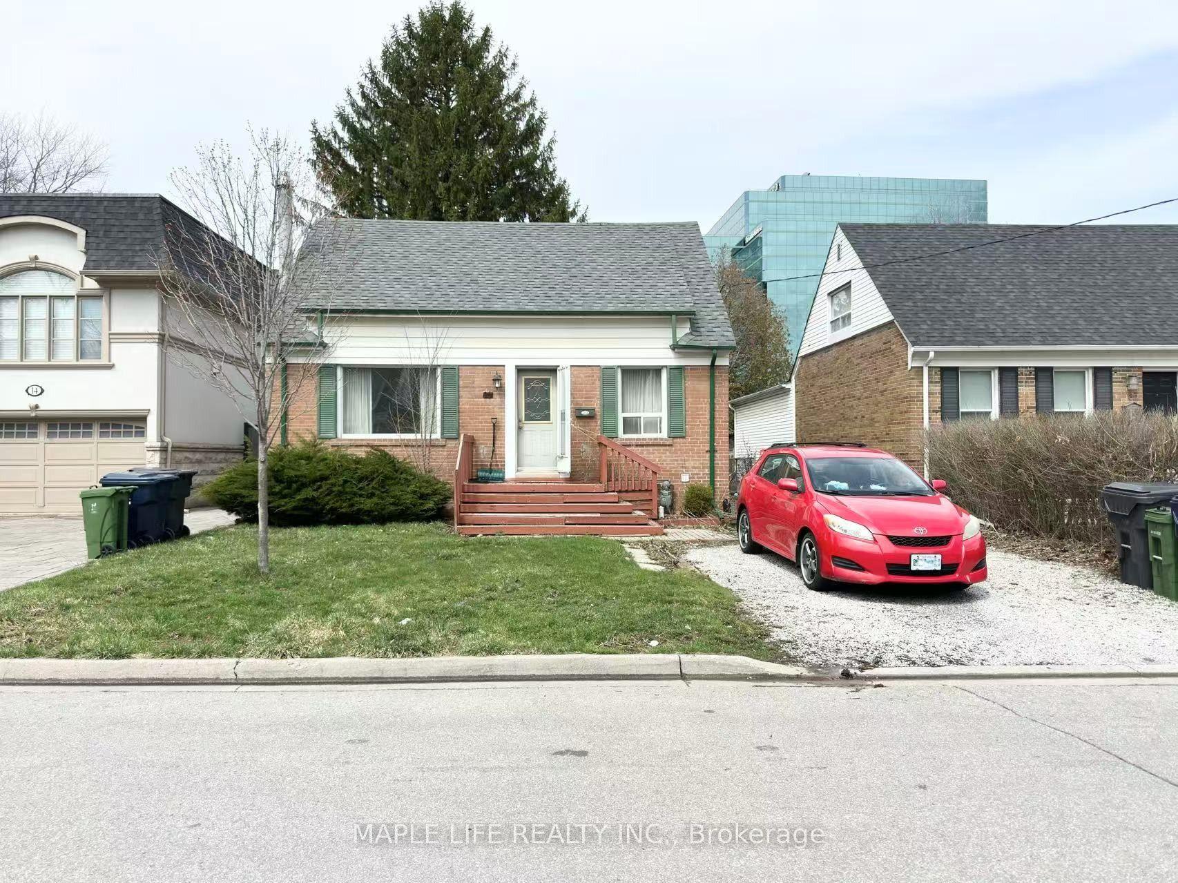 16 Lyndale Drive — photo 1