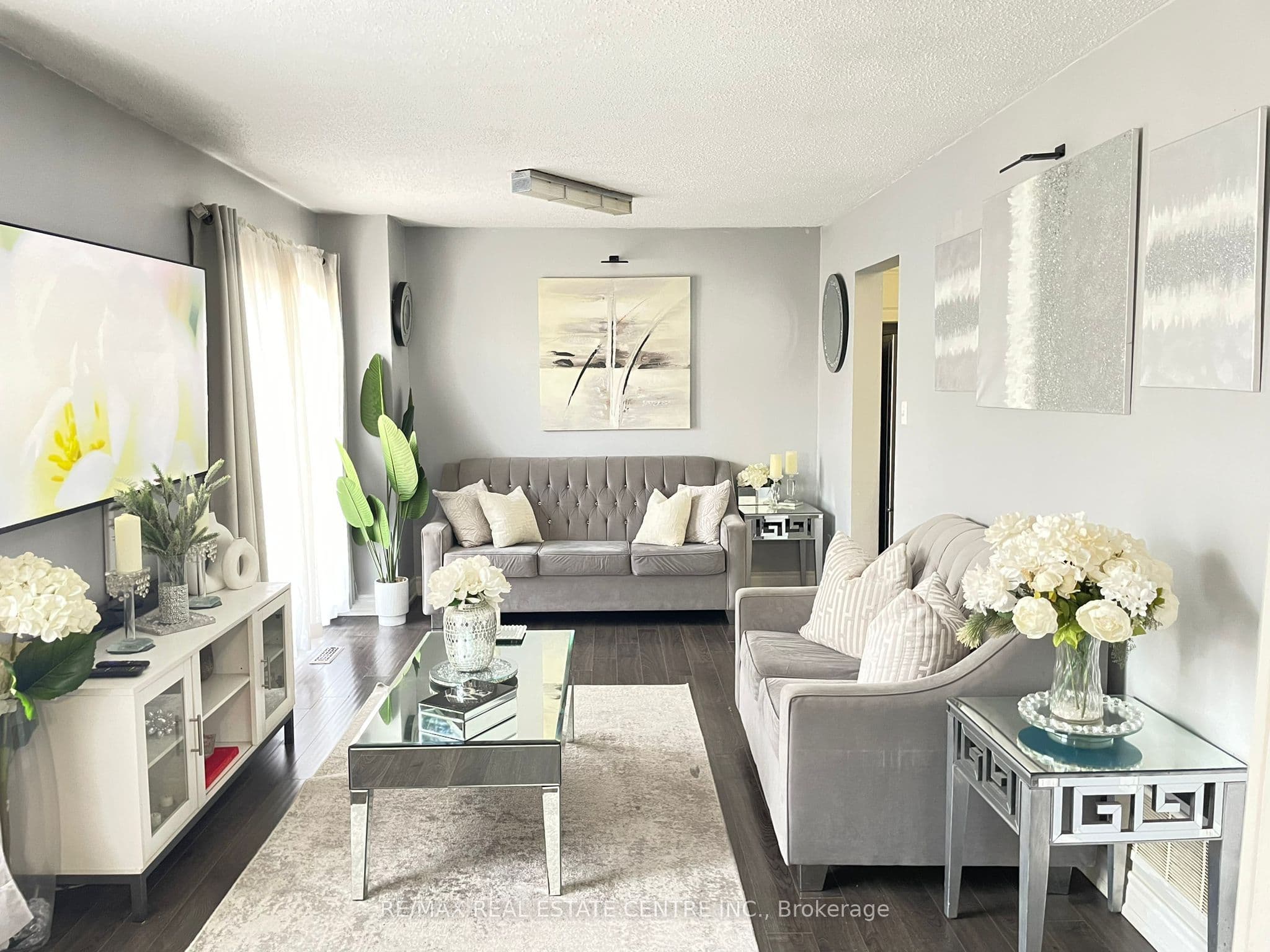 130 Wright Crescent — photo 1