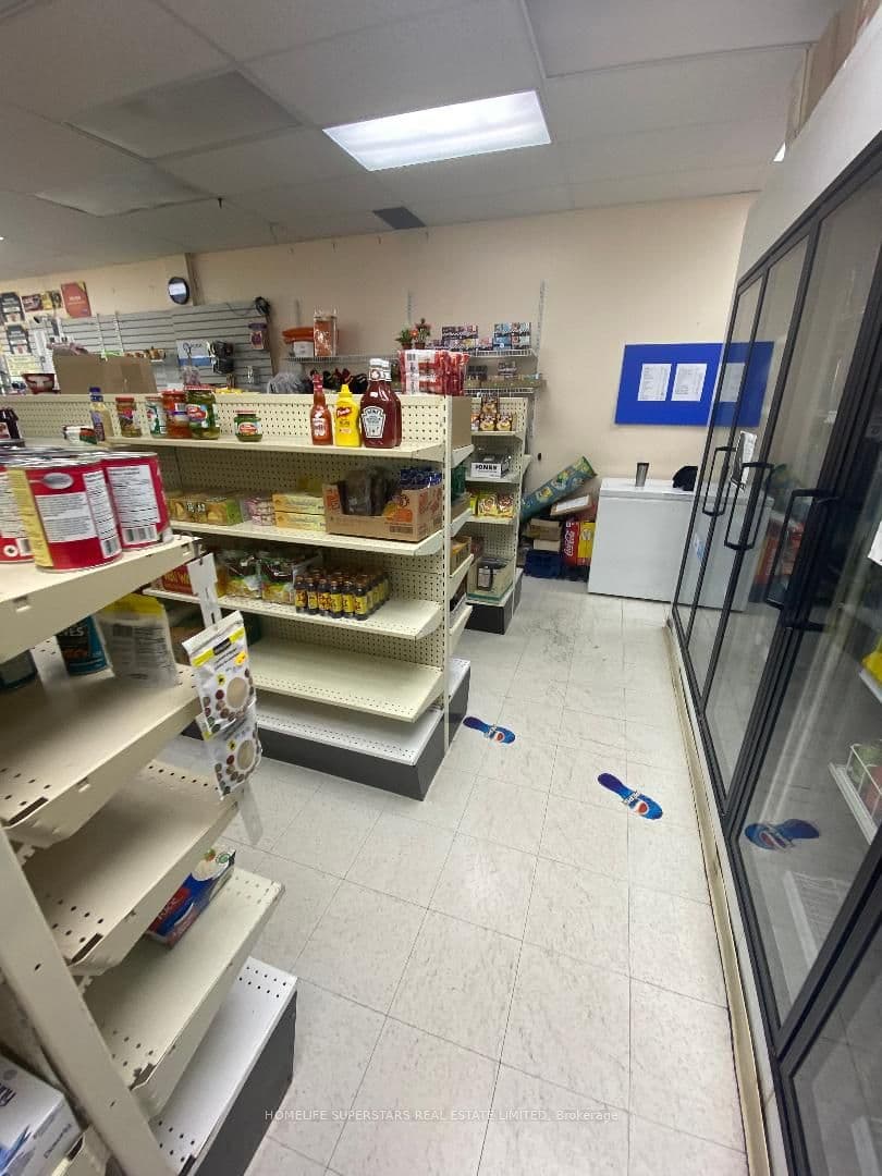 211 Martindale Road E — photo 1