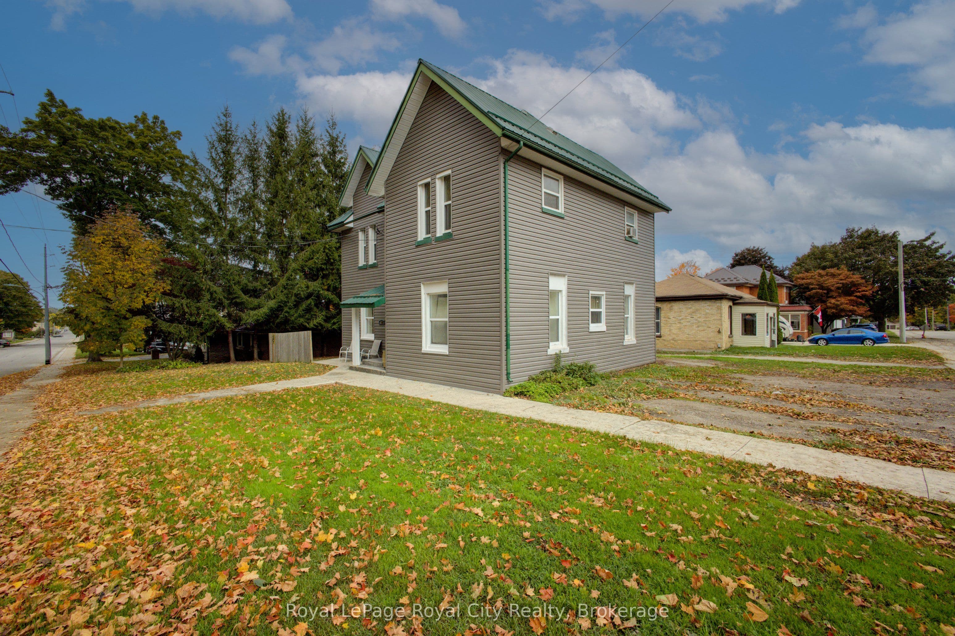 103 Patrick Street E — photo 1