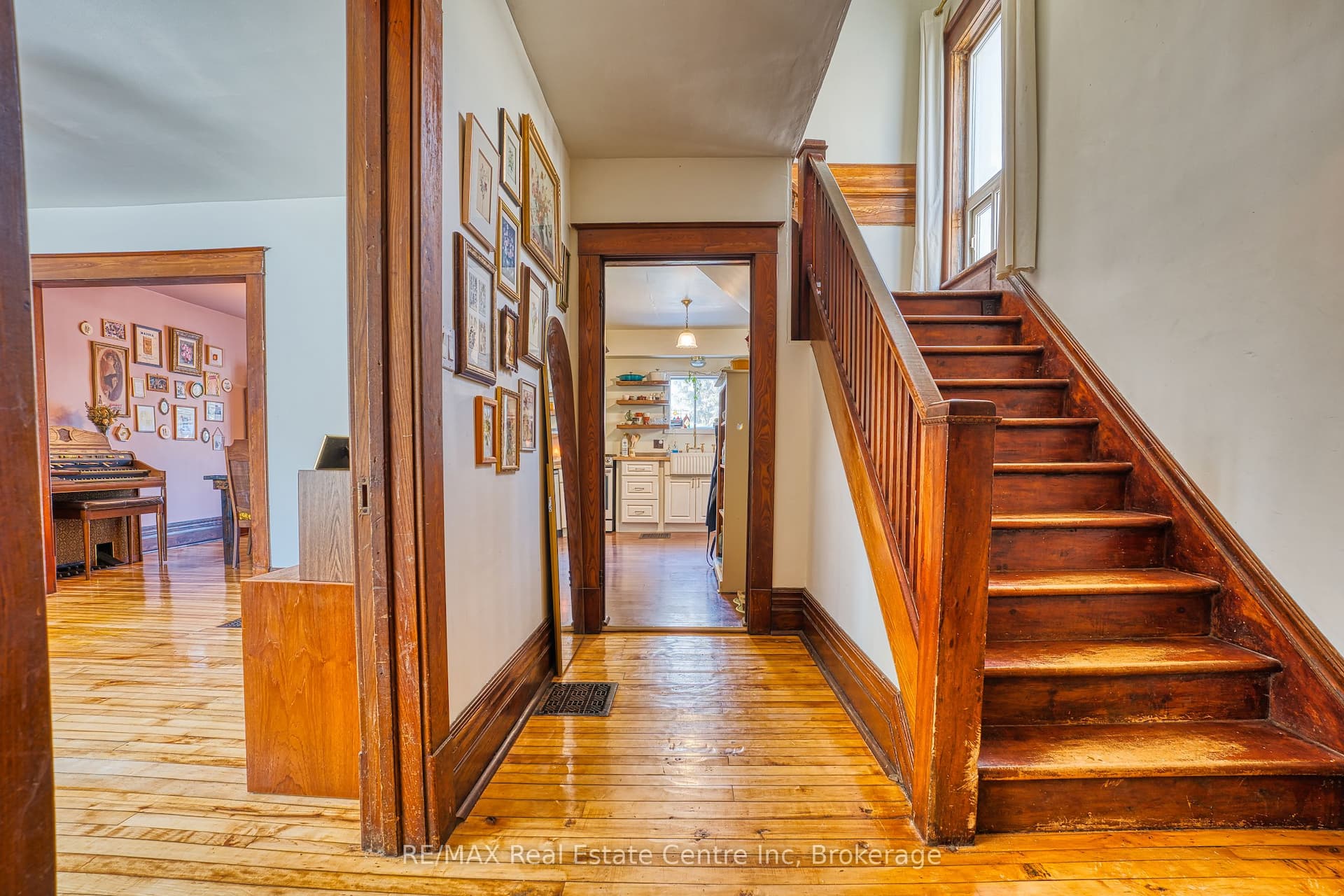 34 Wellington Street — photo 1