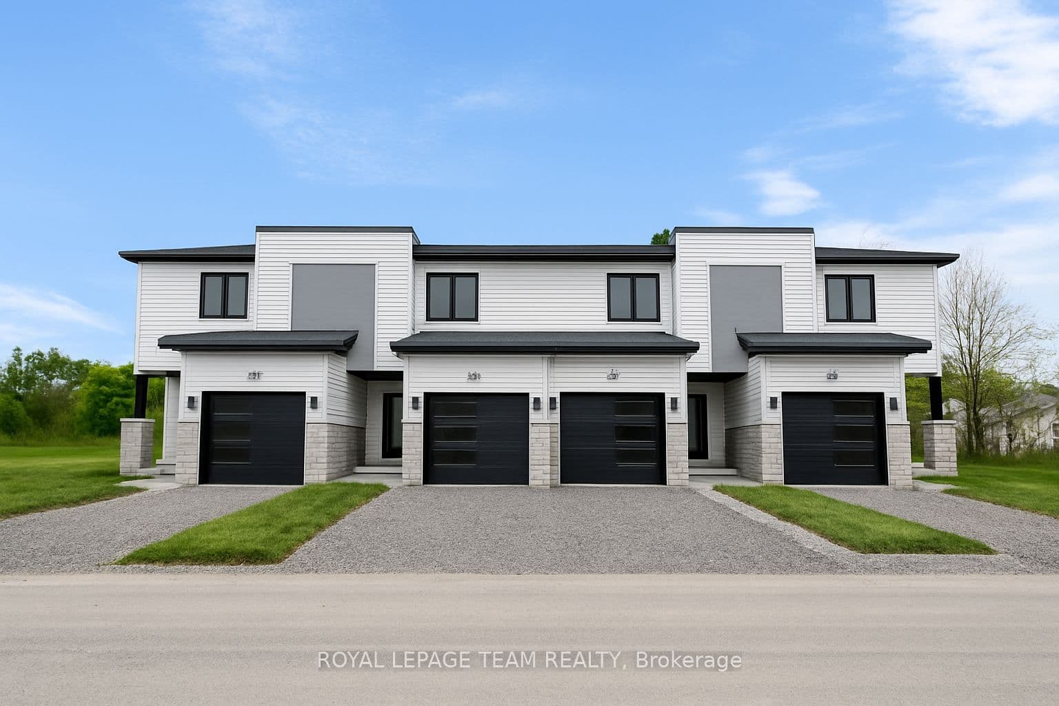 346 Lewis Street W — photo 1