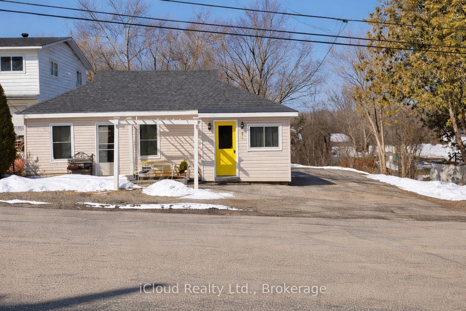 7 North Dufferin Street — photo 1