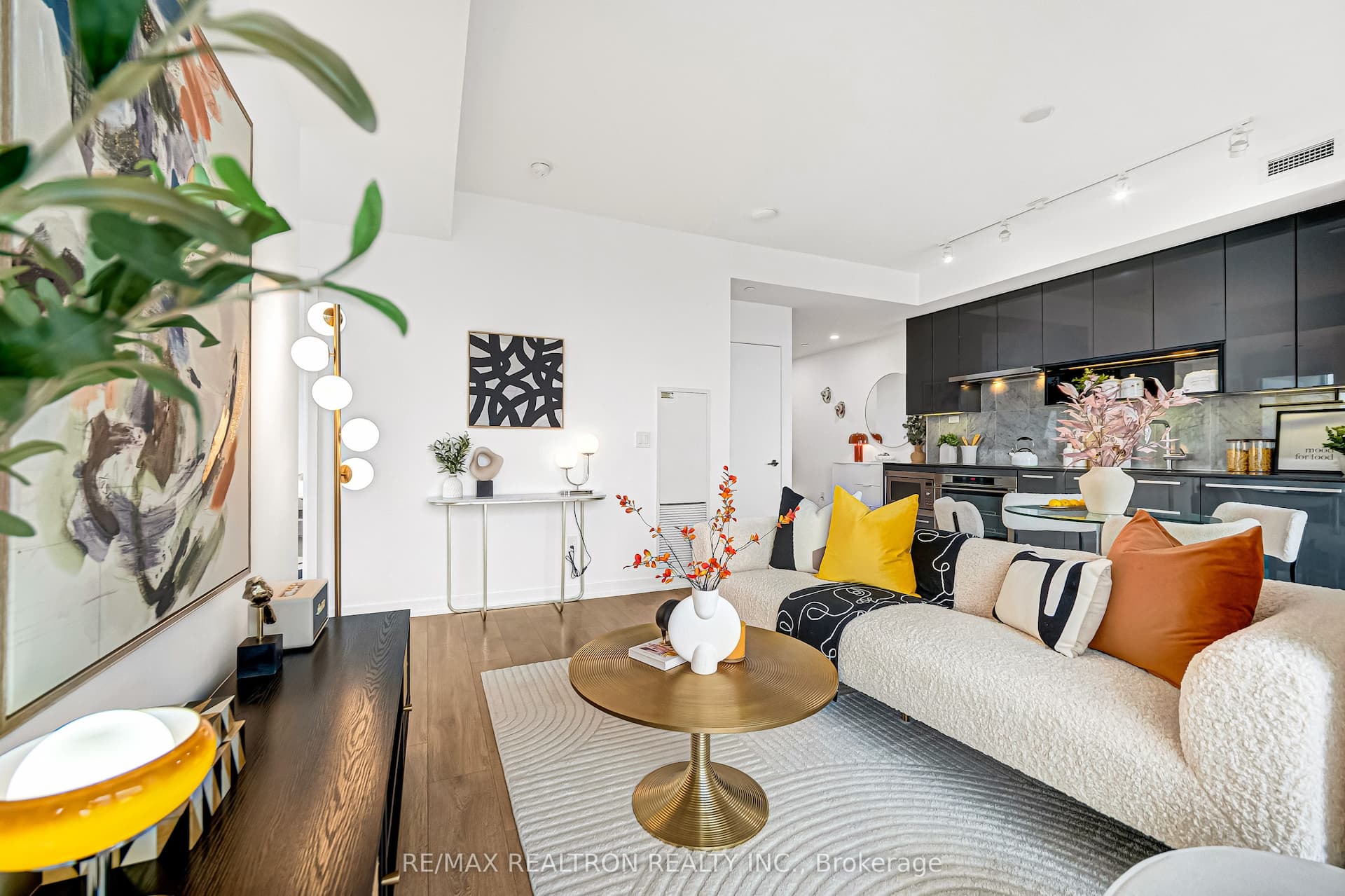 115 Mcmahon Drive 3110 #3110 — photo 1