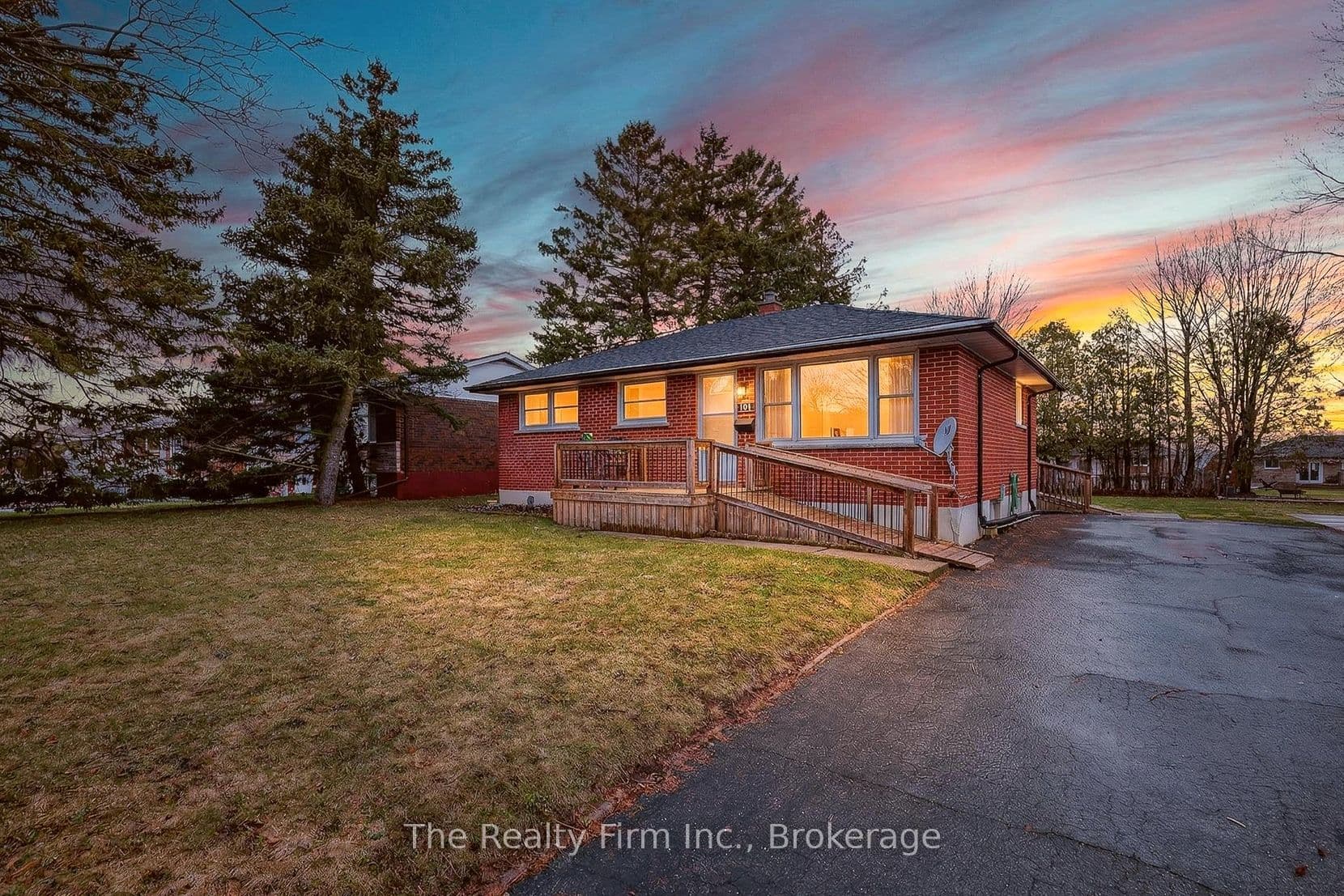 10 Chisholm Drive — photo 1