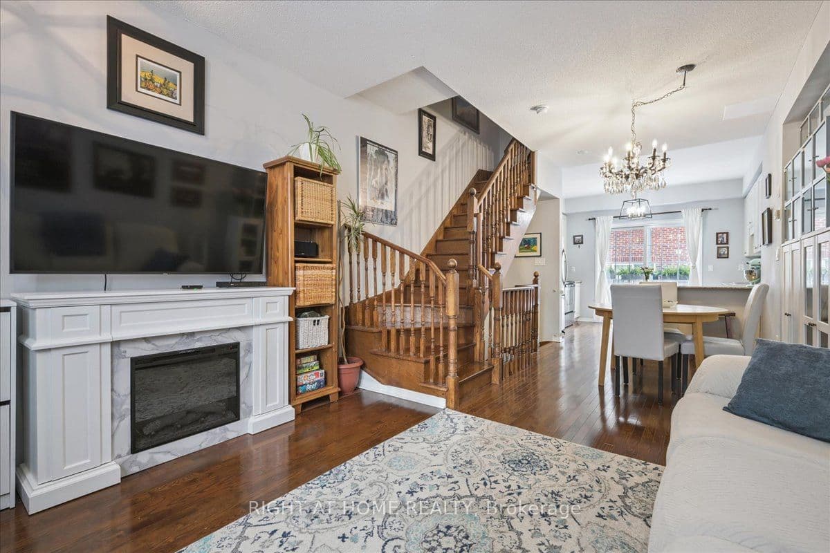 101 The Queensway N/A TH 2 #TH 2 — photo 1