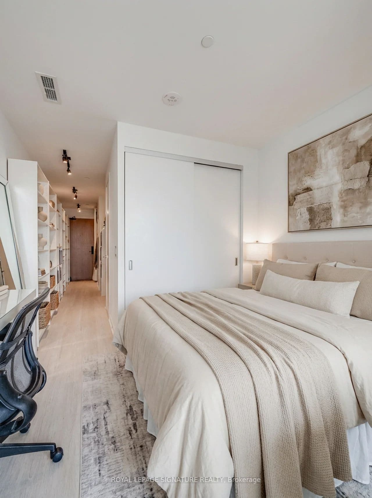 195 Mccaul Street 1714 #1714 — photo 1