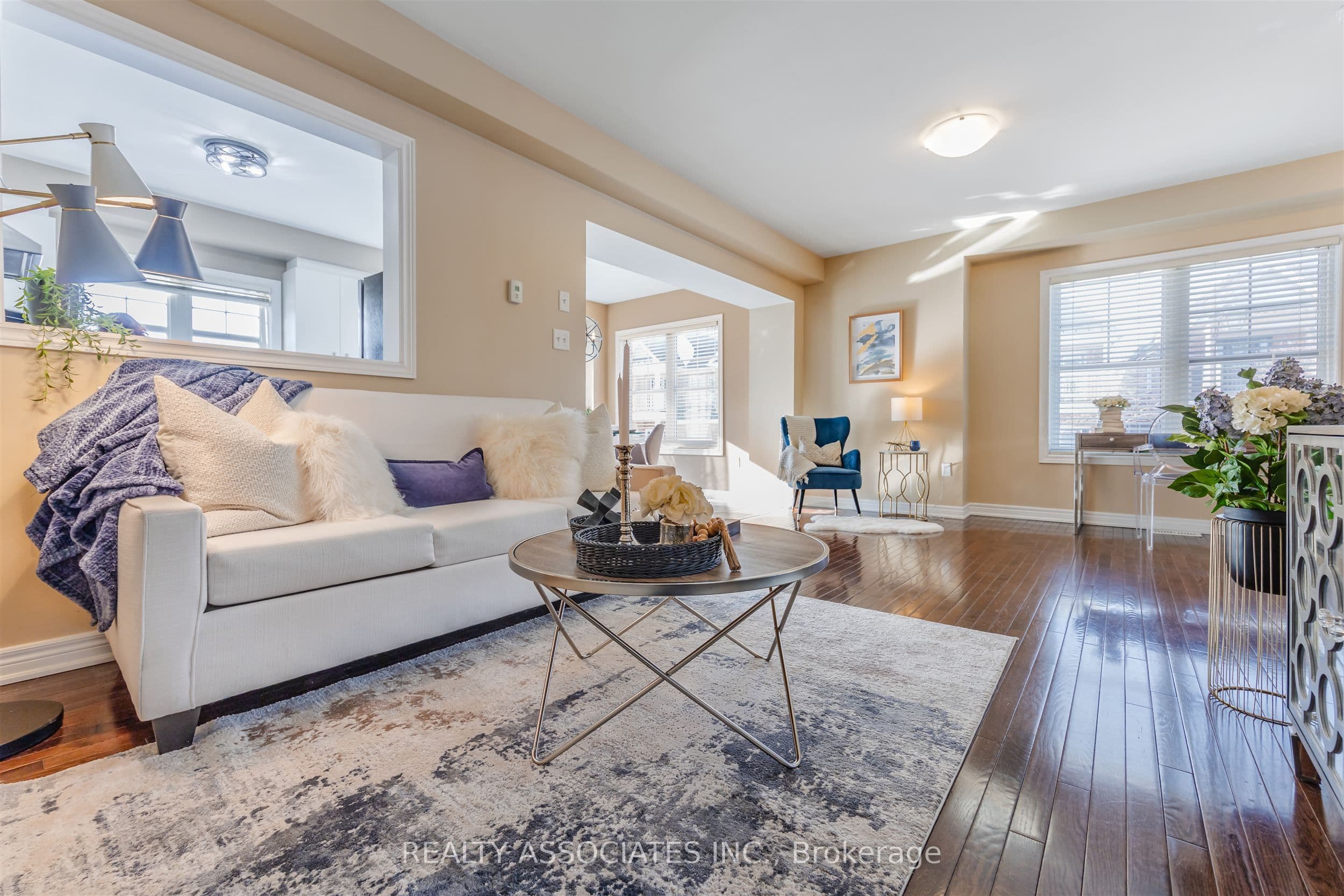 19 Bearings Avenue — photo 1