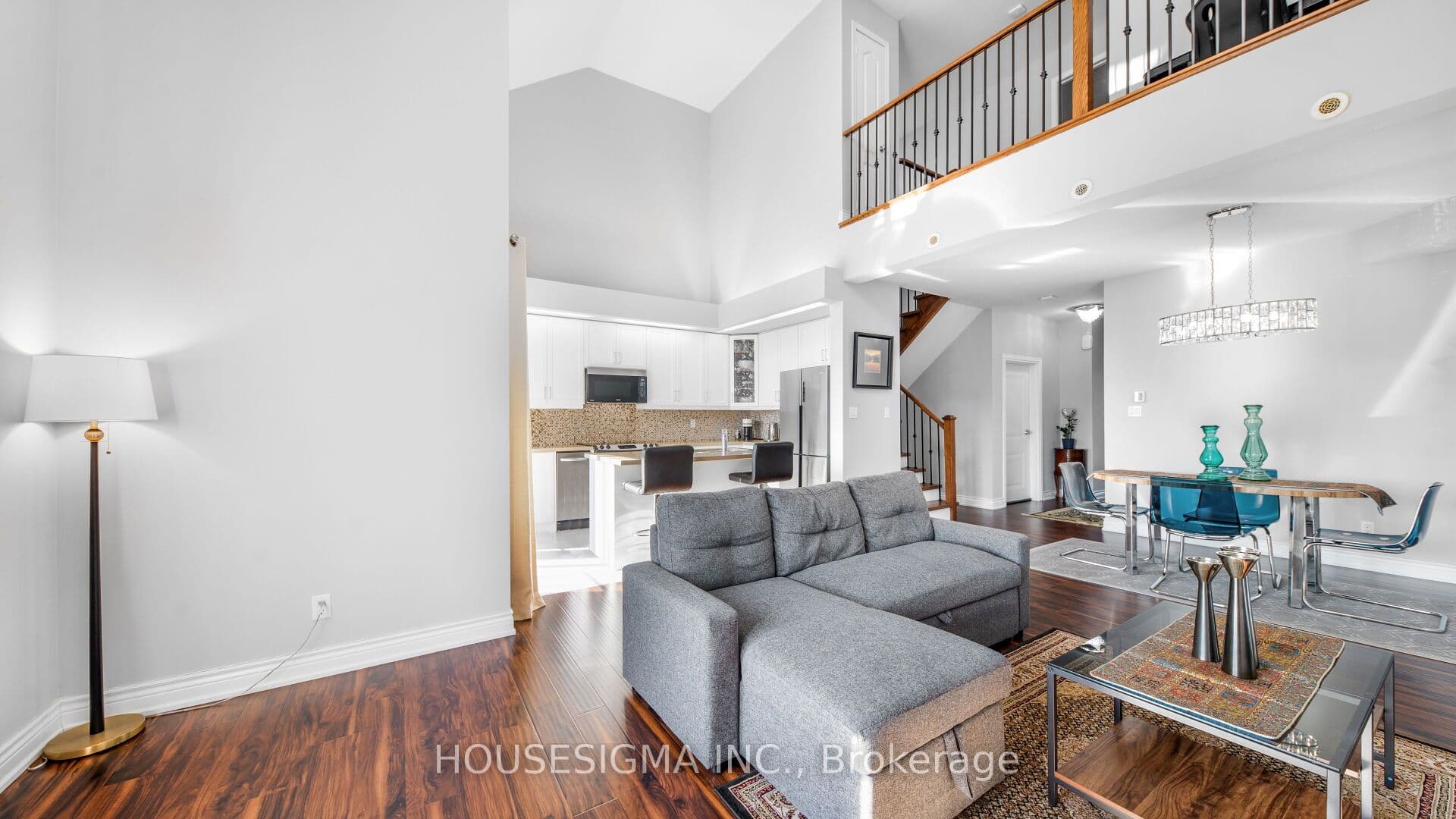 18 Lovegrove Lane — photo 1