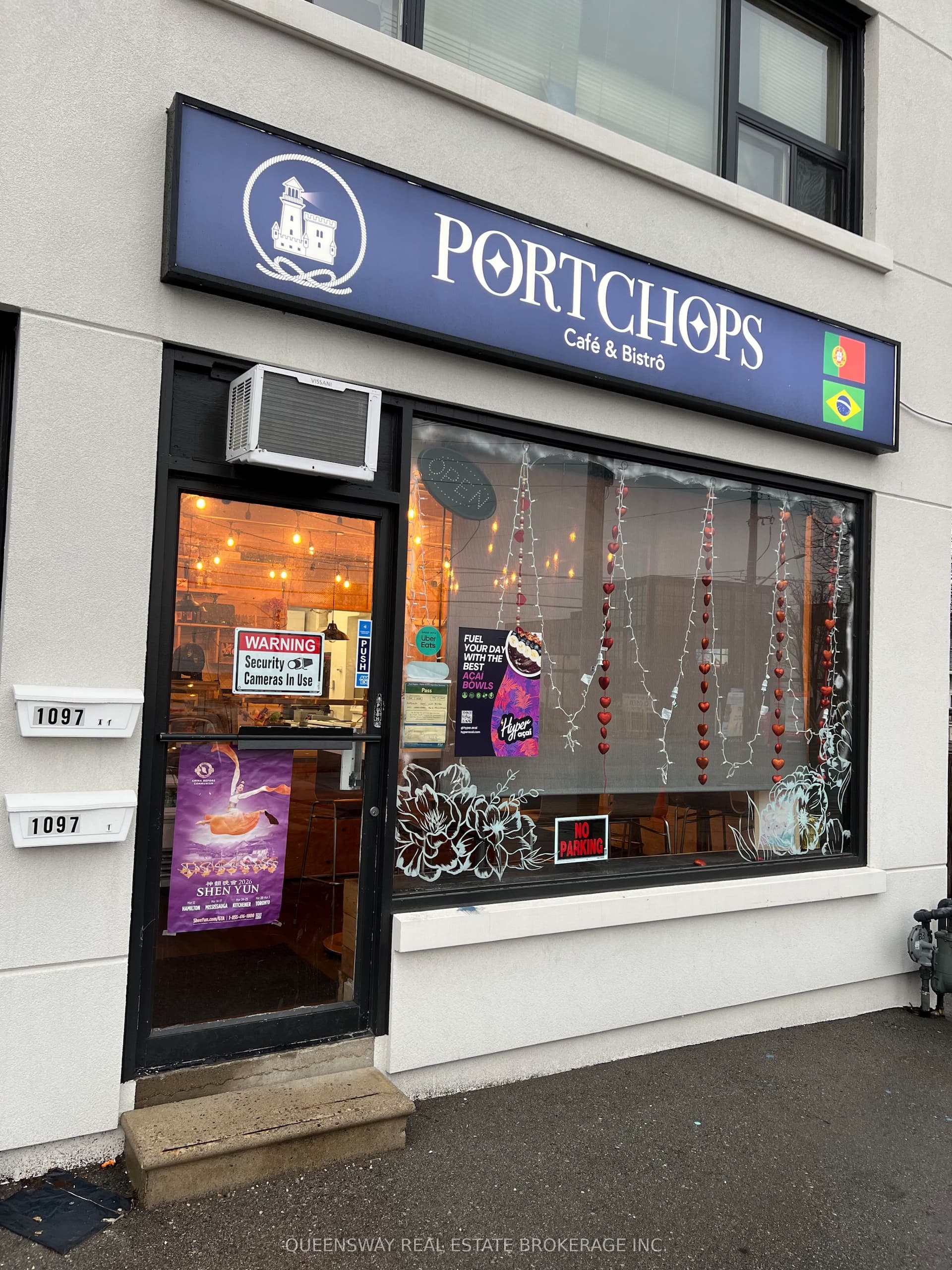 1097 Lakeshore Road E — photo 1