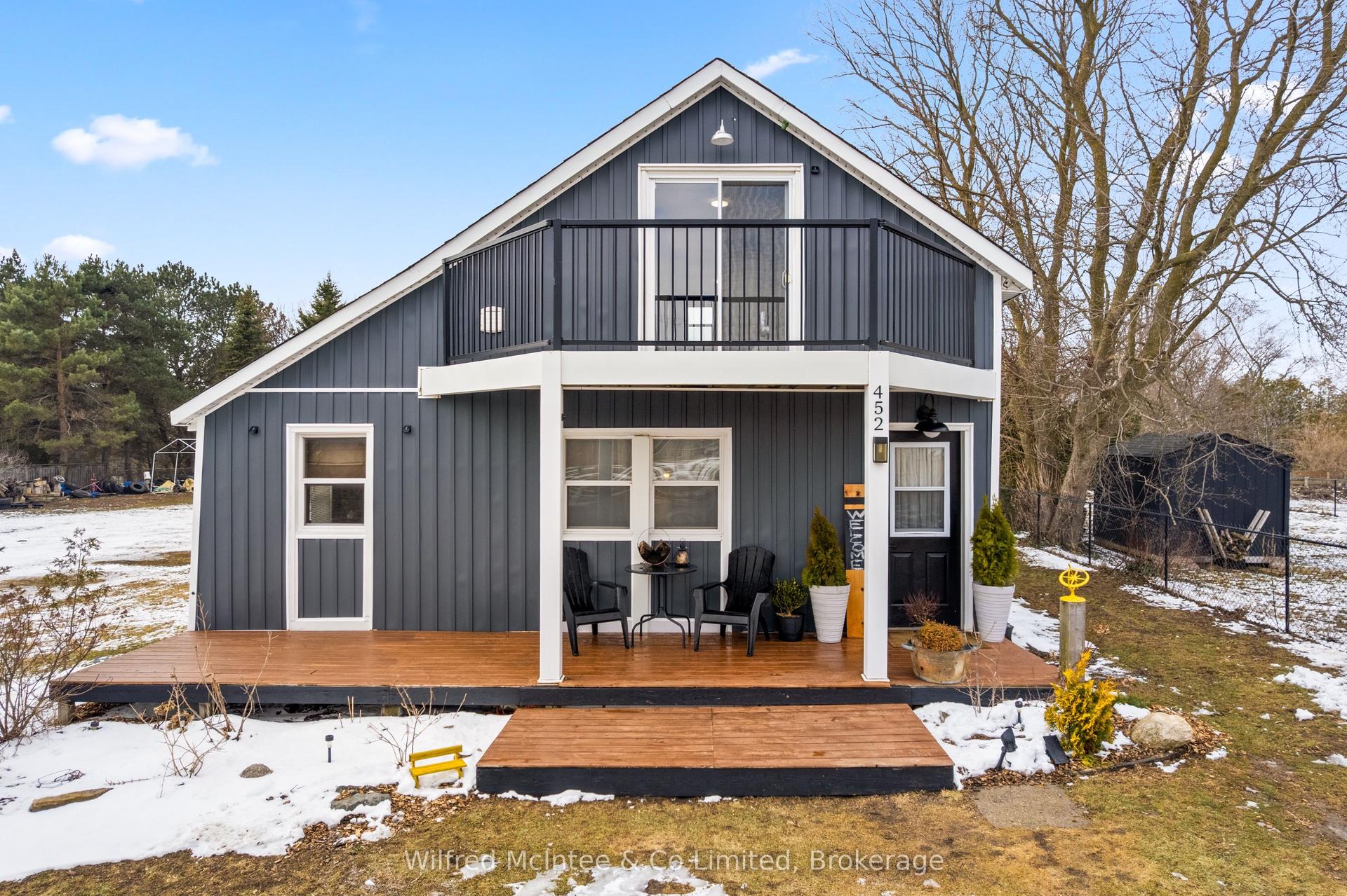 452 Queen Street — photo 1